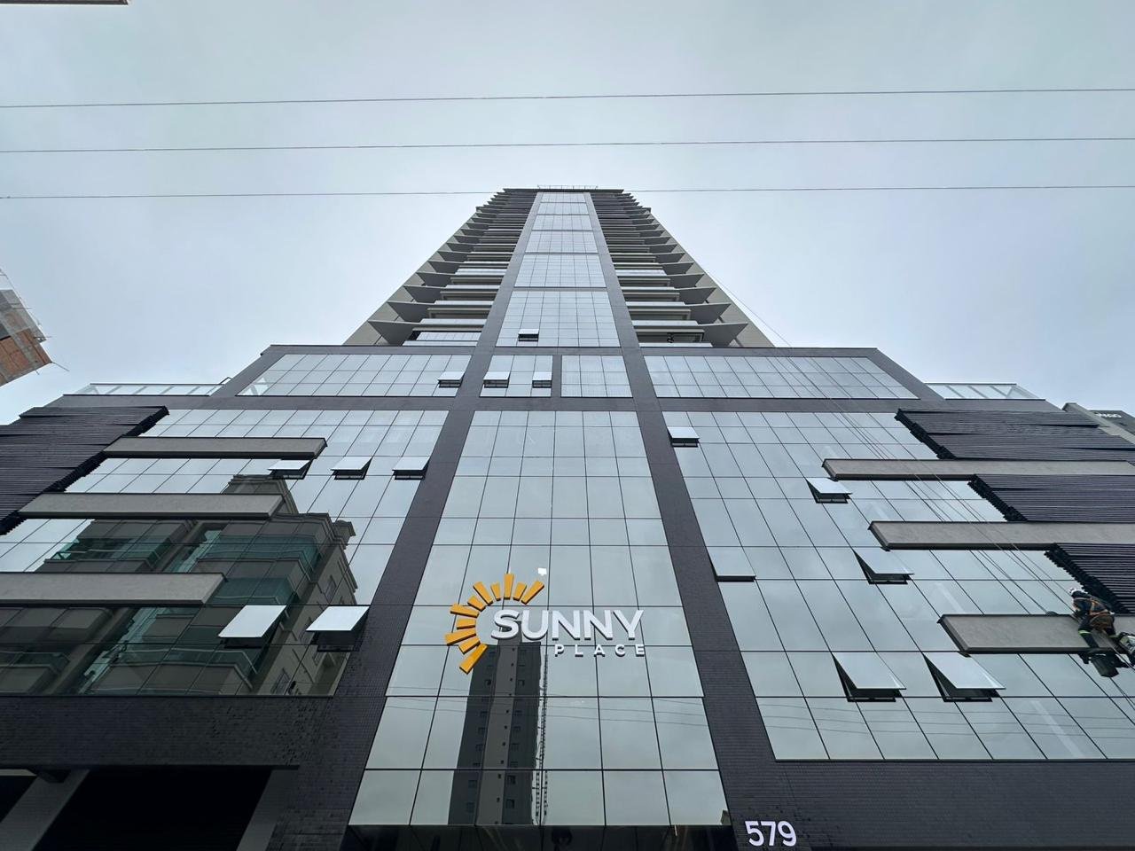 Apartamento 3 suítes no Sunny Place — Meia Praia, Itapema SC