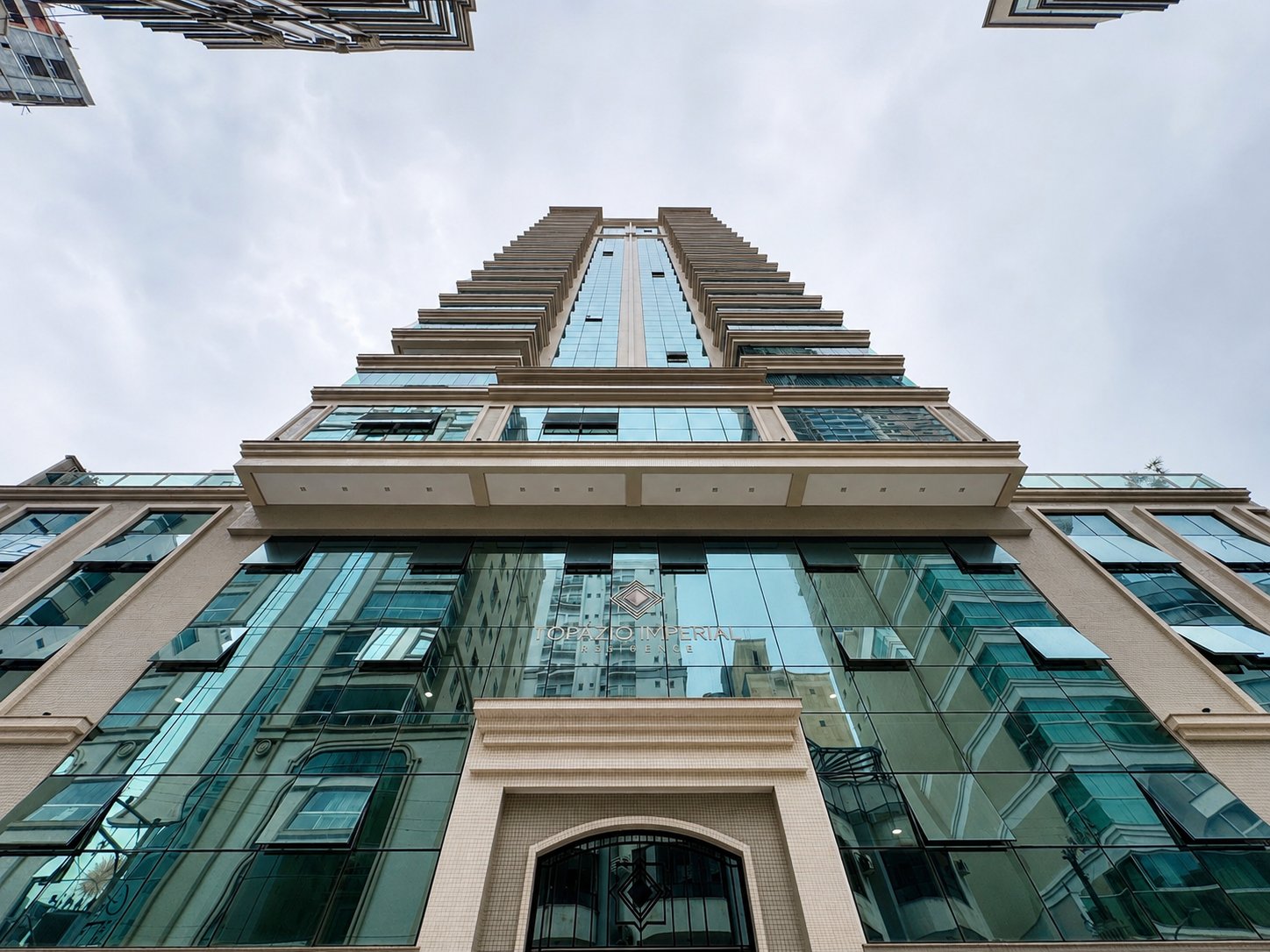 Apartamento 3 suítes no Topázio Imperial — Meia Praia, Itapema SC
