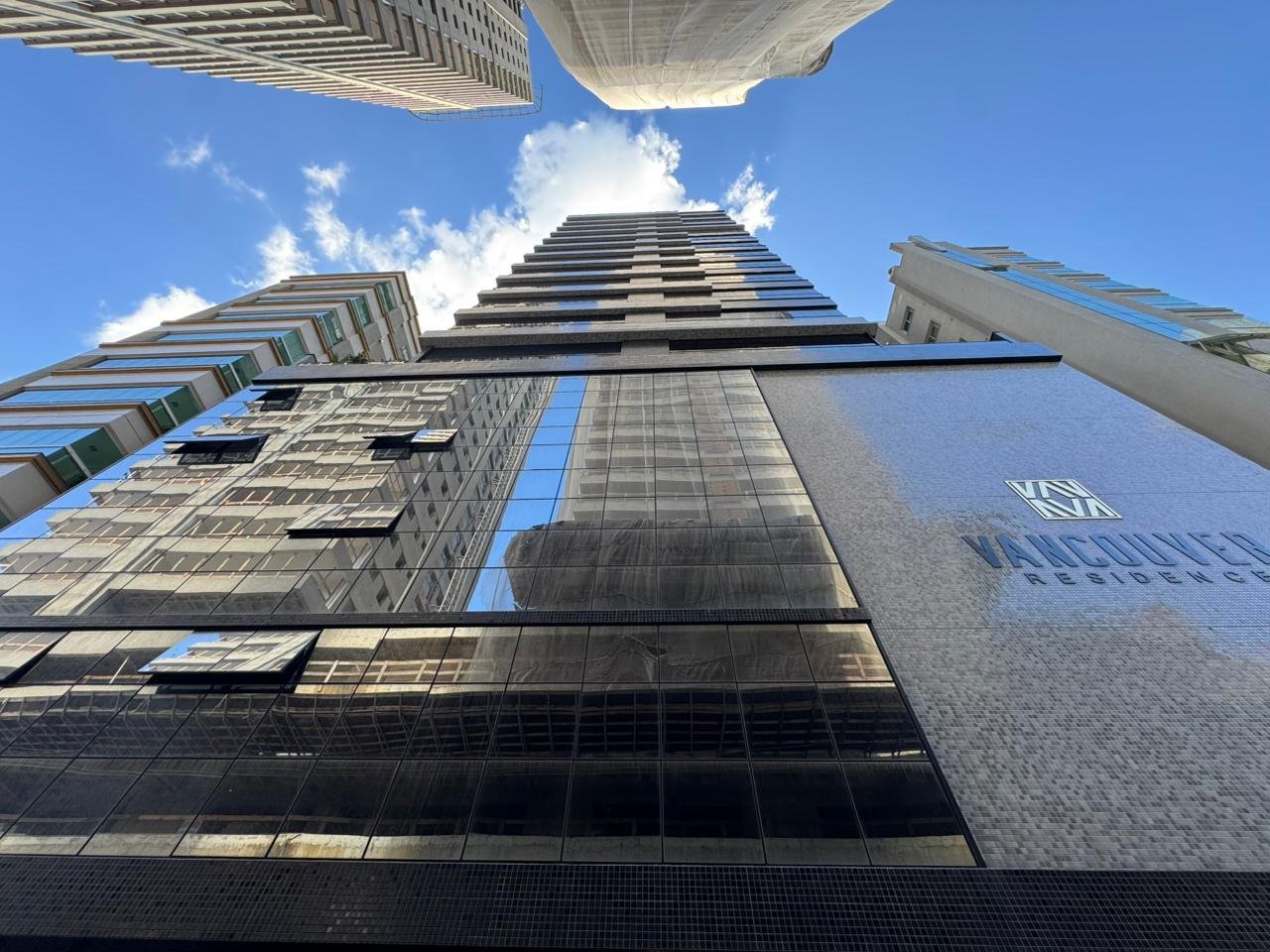 Apartamento 3 suítes no Vancouver — Meia Praia, Itapema SC