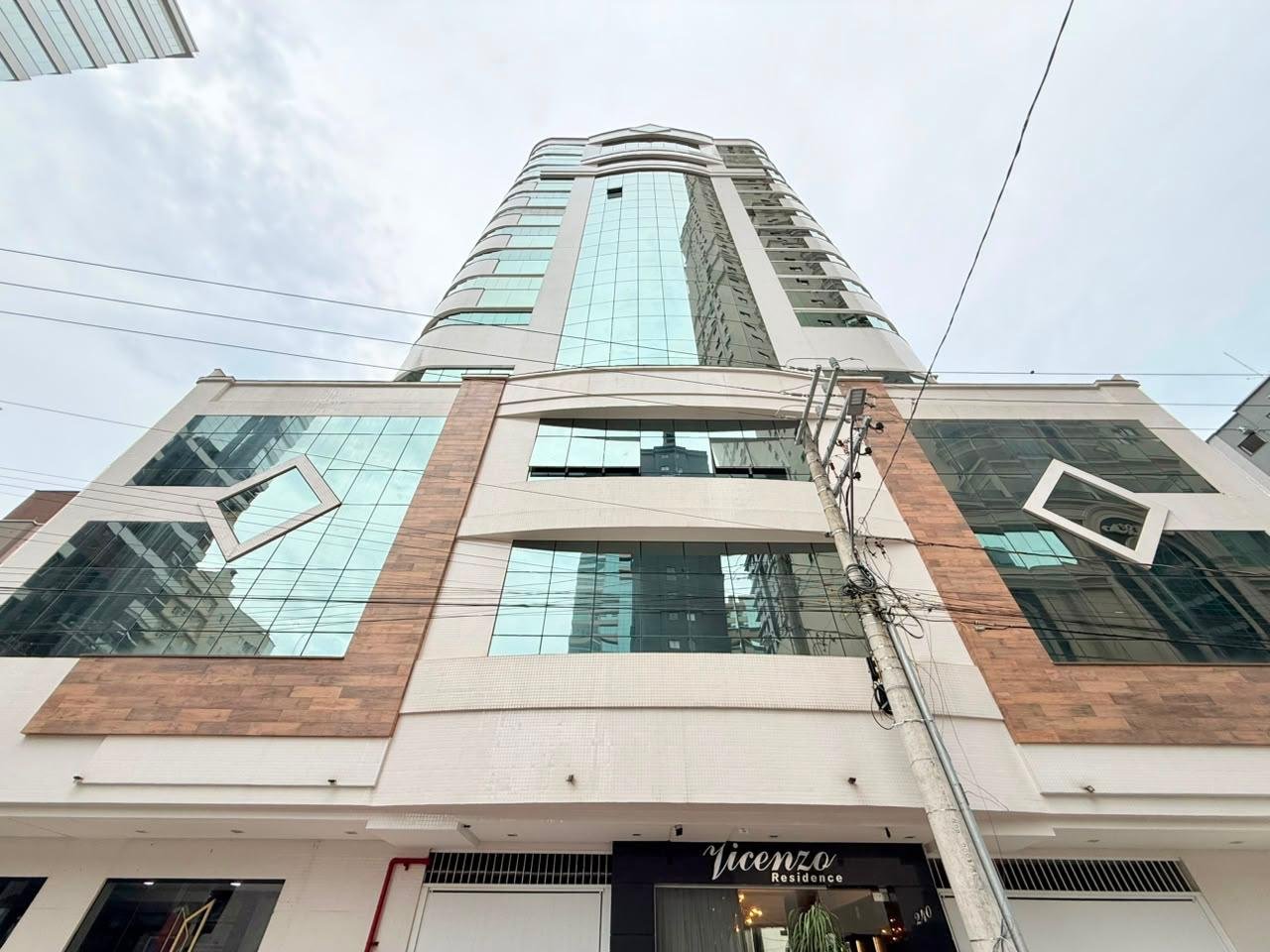 Apartamento 3 suítes no Vicenzo — Meia Praia, Itapema SC