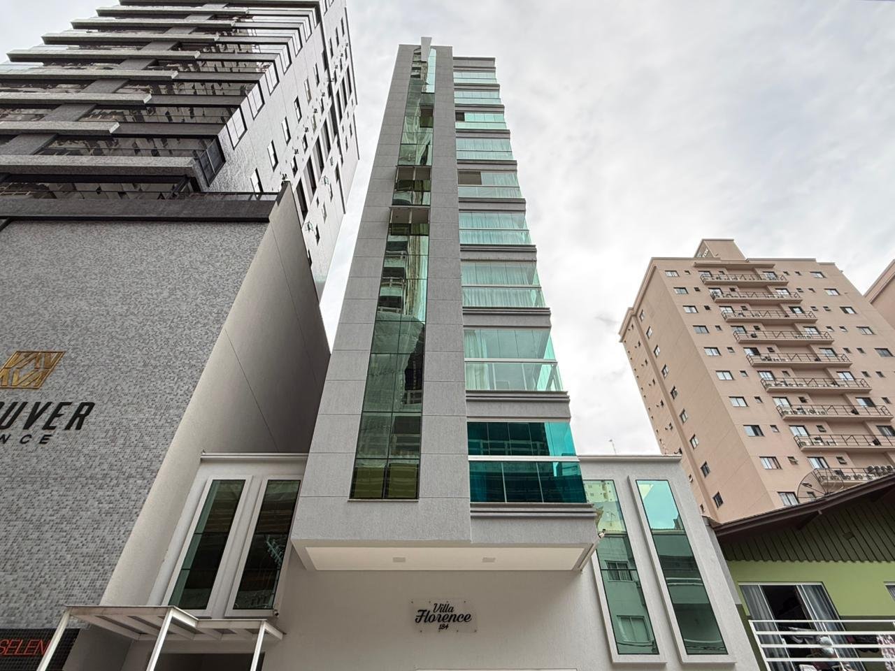 Apartamento 3 suítes no Villa Florence — Meia Praia, Itapema SC