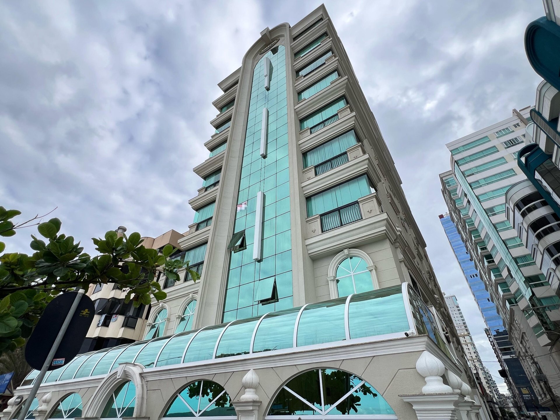 Apartamento 3 suítes no Ville de France — Meia Praia, Itapema SC