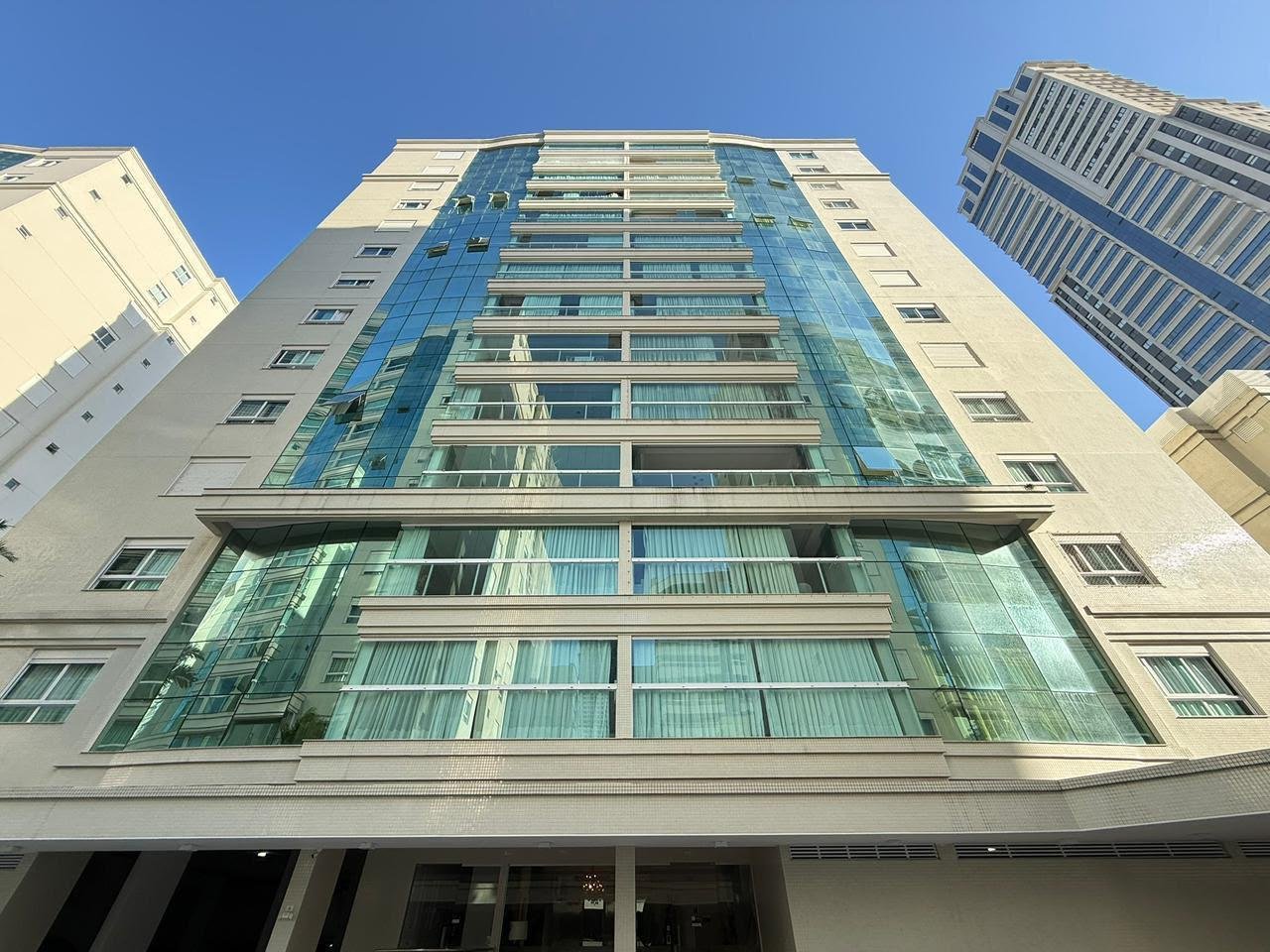 Apartamento 4 suítes no Atlantic Paradise — Meia Praia, Itapema SC