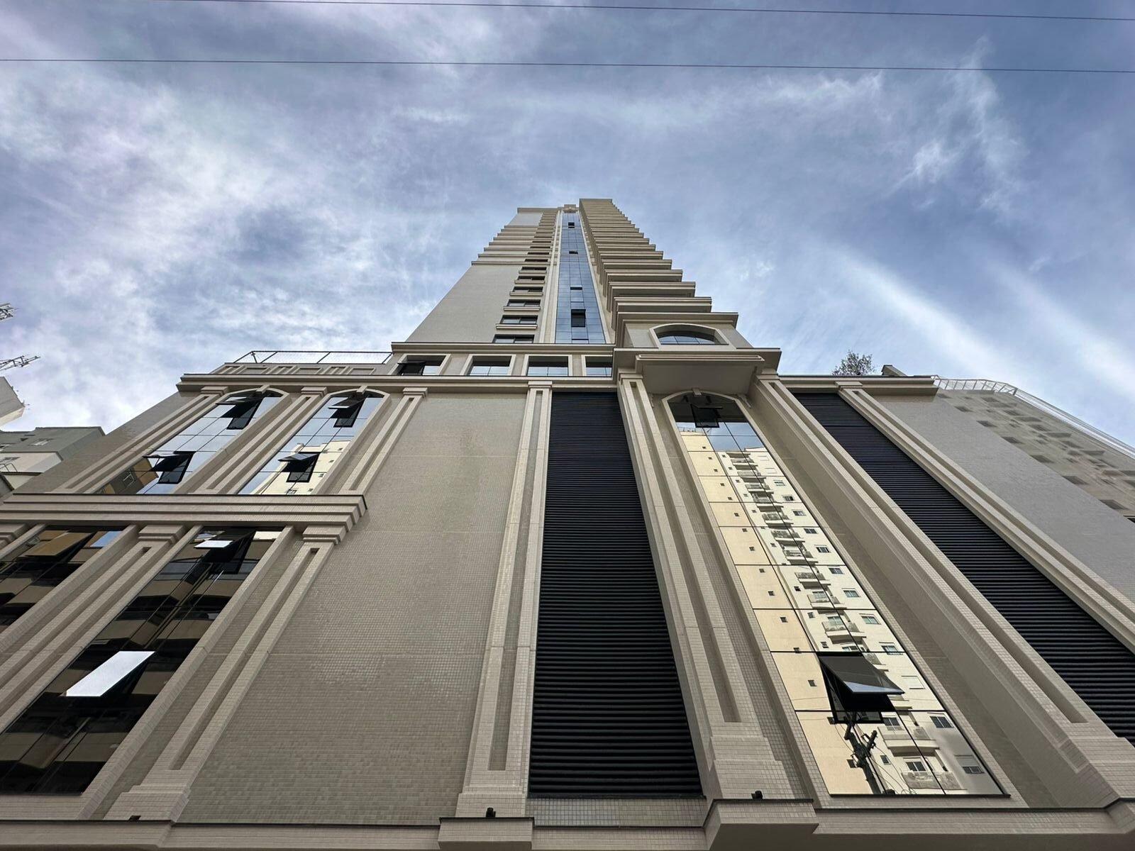 Apartamento 4 suítes no Berilo — Meia Praia, Itapema SC