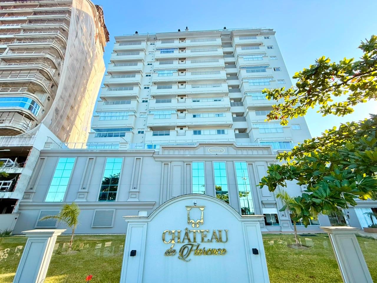 Apartamento 4 suítes no Château Florence — Outros, Itapema SC