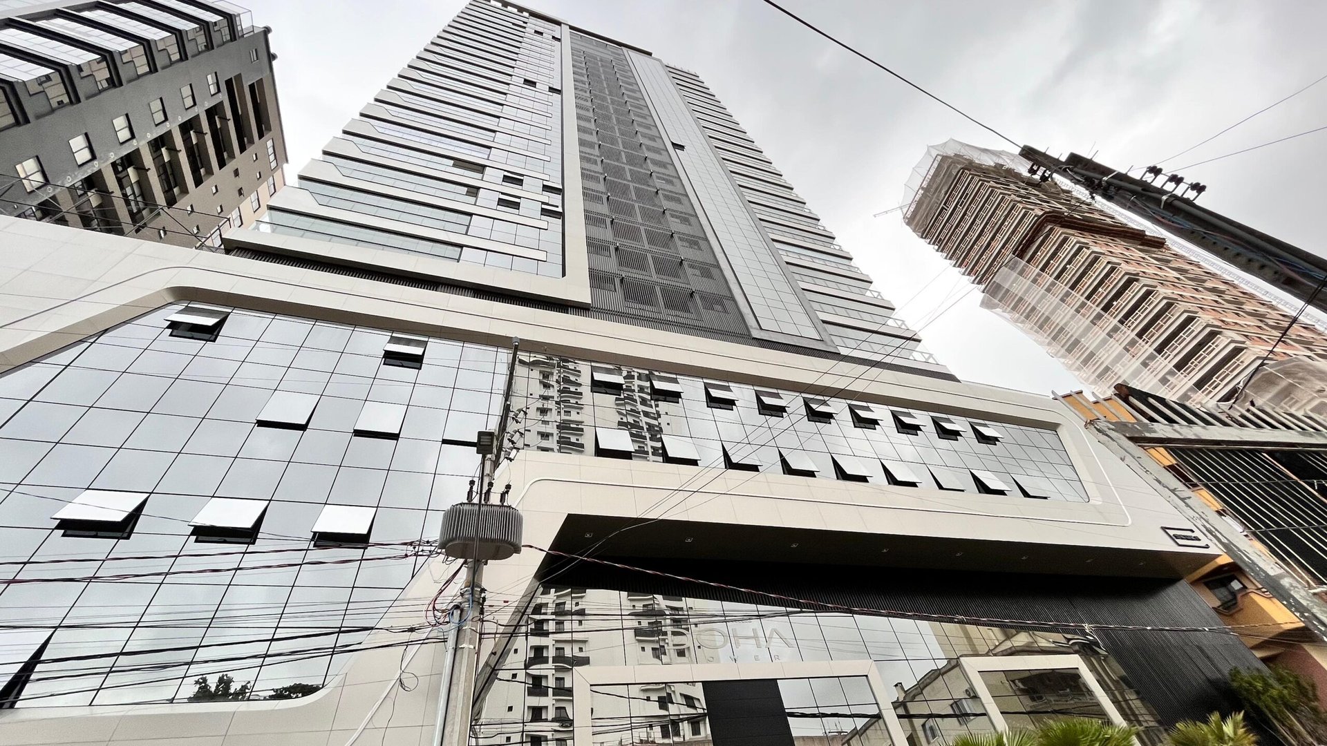 Apartamento 4 suítes no Doha Tower — Meia Praia, Itapema SC