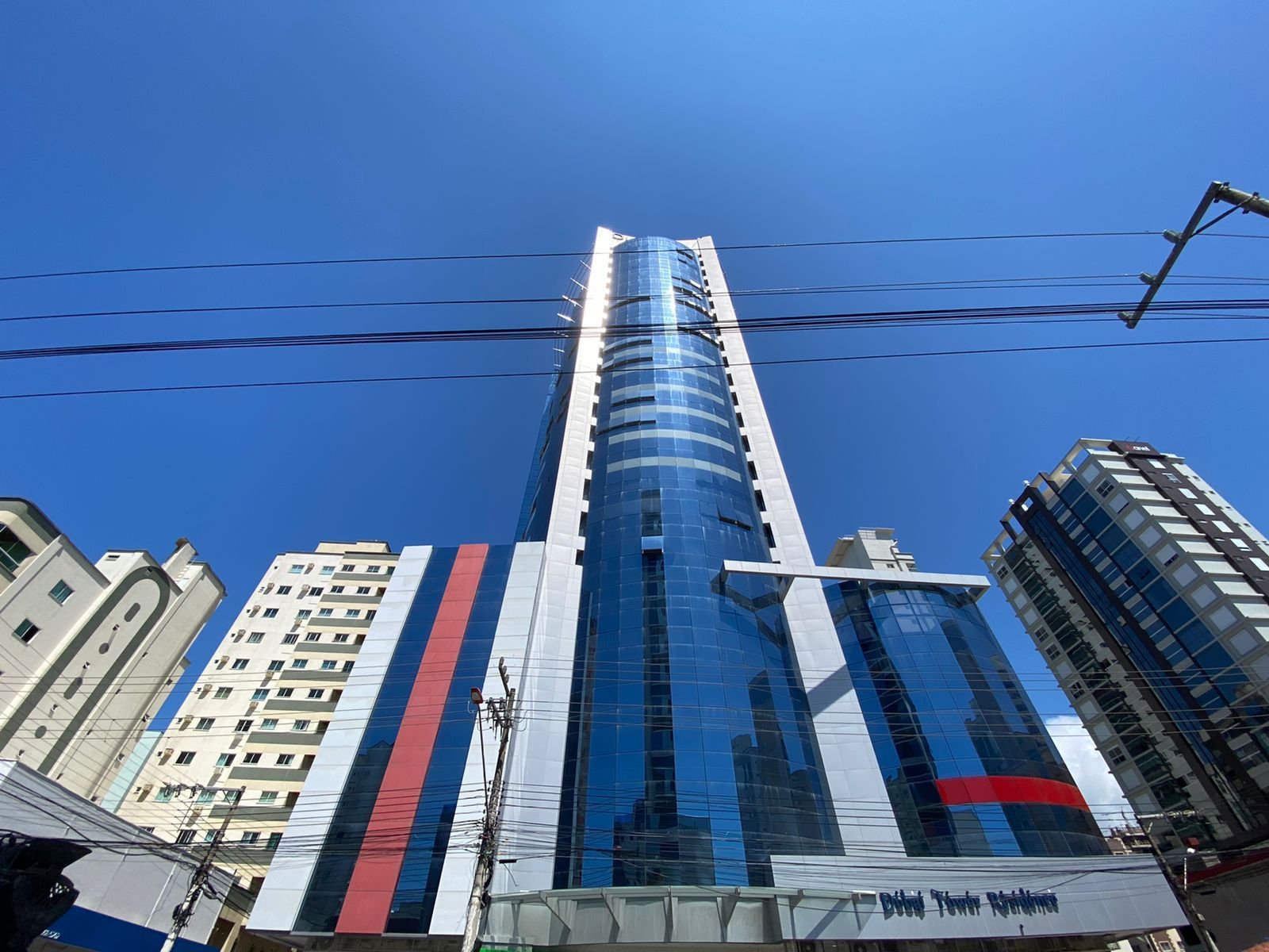 Apartamento 4 suítes no Dubai Tower — Meia Praia, Itapema SC