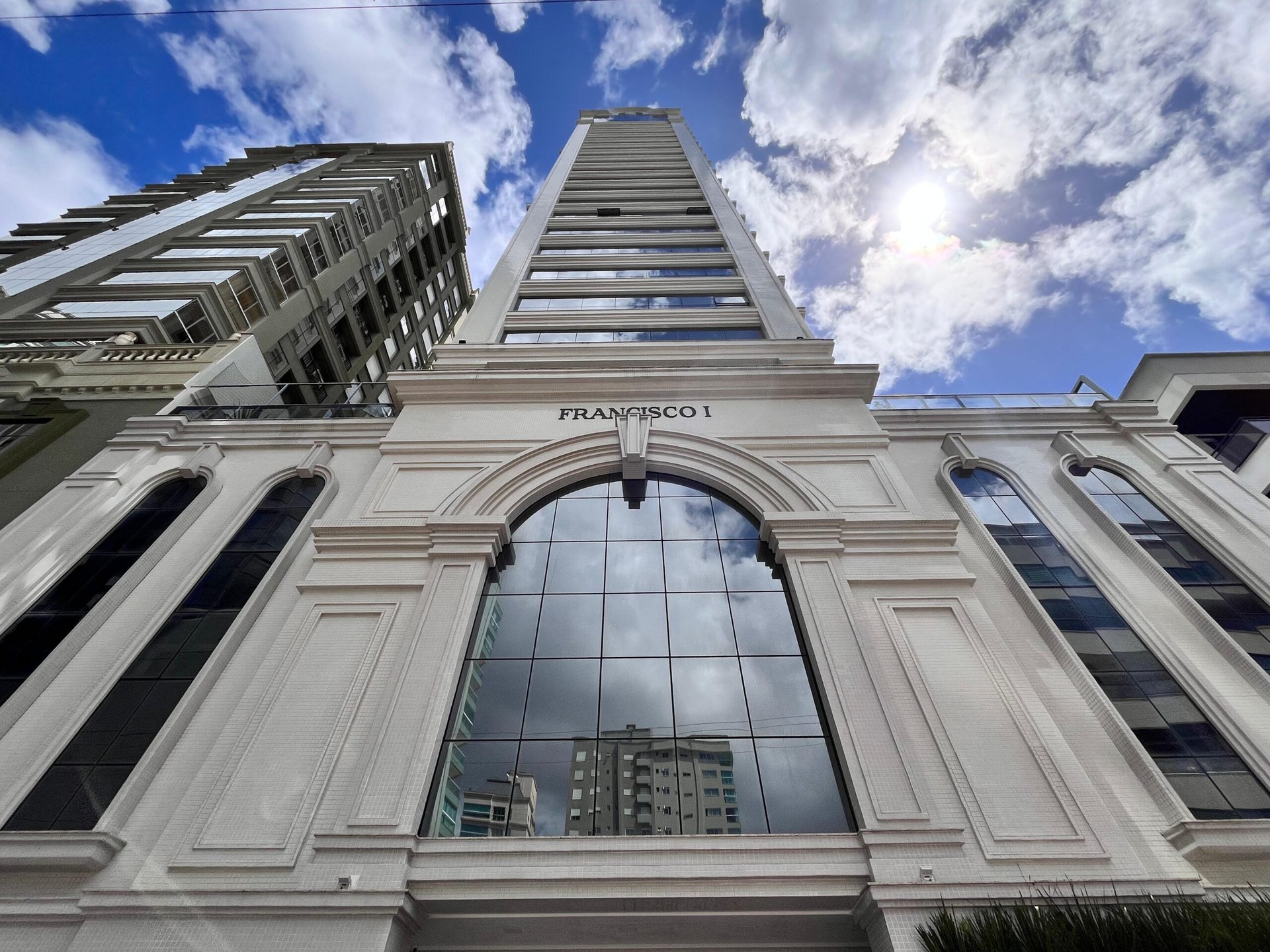 Apartamento 4 suítes no Francisco I — Meia Praia, Itapema SC
