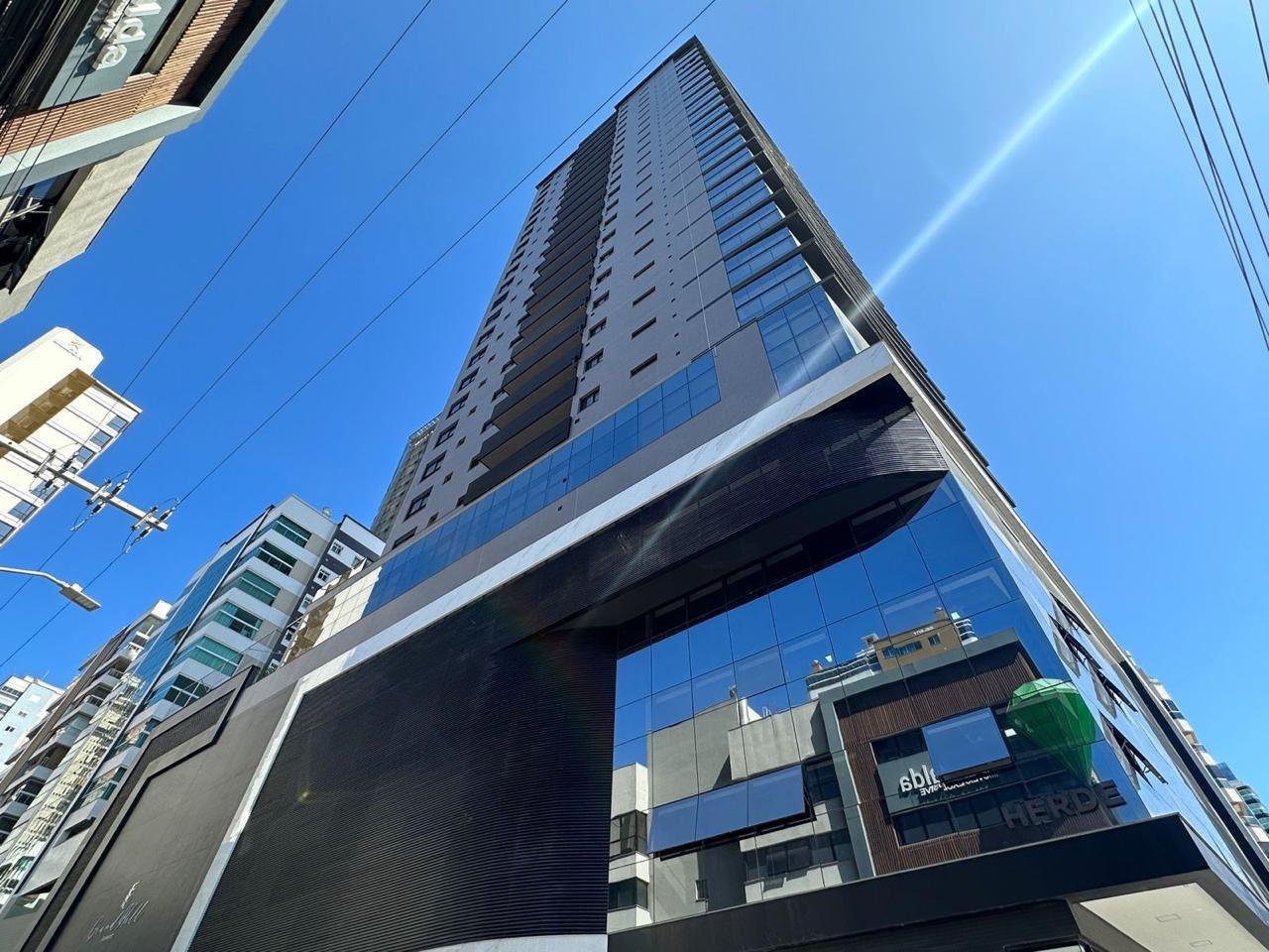 Apartamento 4 suítes no Grand Hill — Meia Praia, Itapema SC