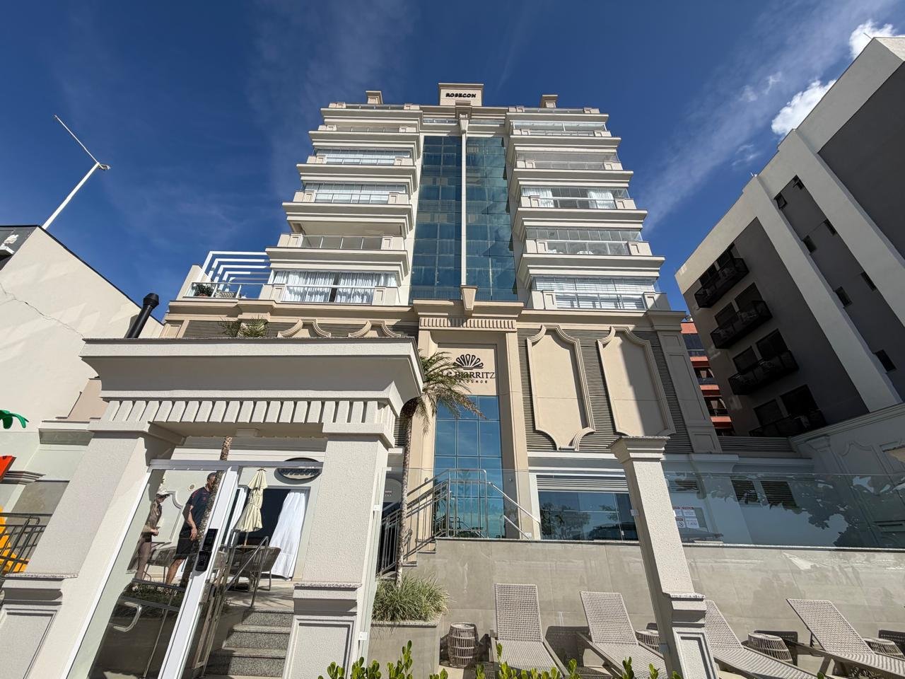 Apartamento 4 suítes no Le Biarritz — Meia Praia, Itapema SC