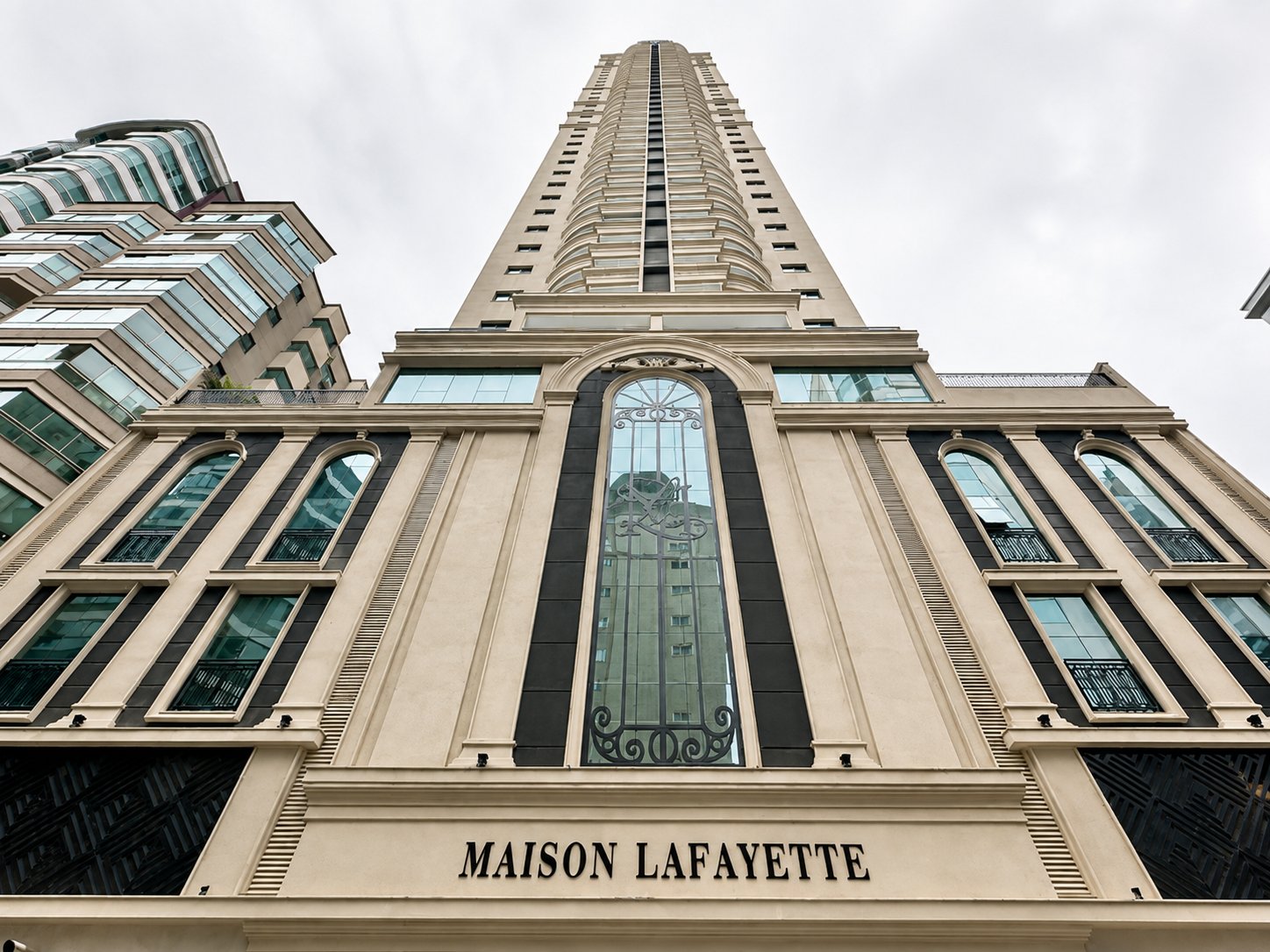 Apartamento 4 suítes no Maison Lafayette — Meia Praia, Itapema SC