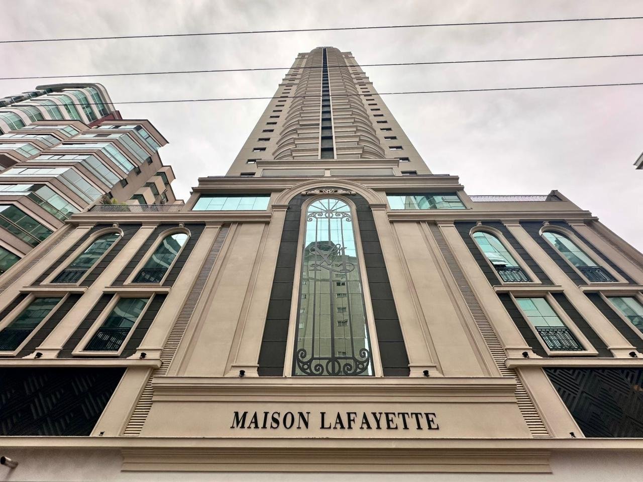 Apartamento 4 suítes no Maison Lafayette — Meia Praia, Itapema SC