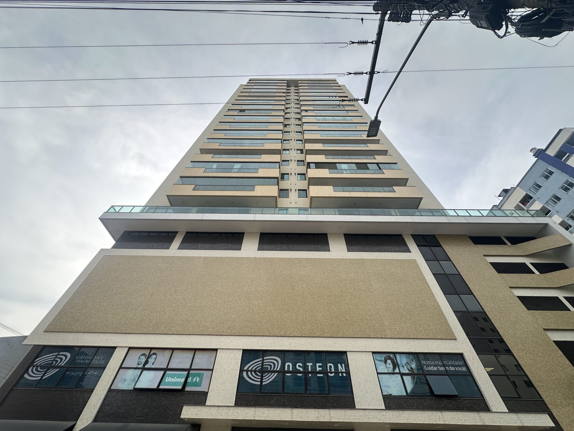 Apartamento 4 suítes no Metropolitan — Meia Praia, Itapema SC