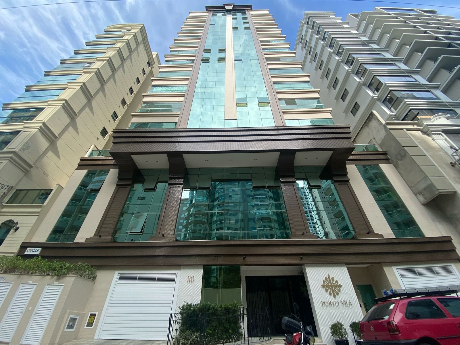 Apartamento 4 suítes no Porto Vila — Meia Praia, Itapema SC