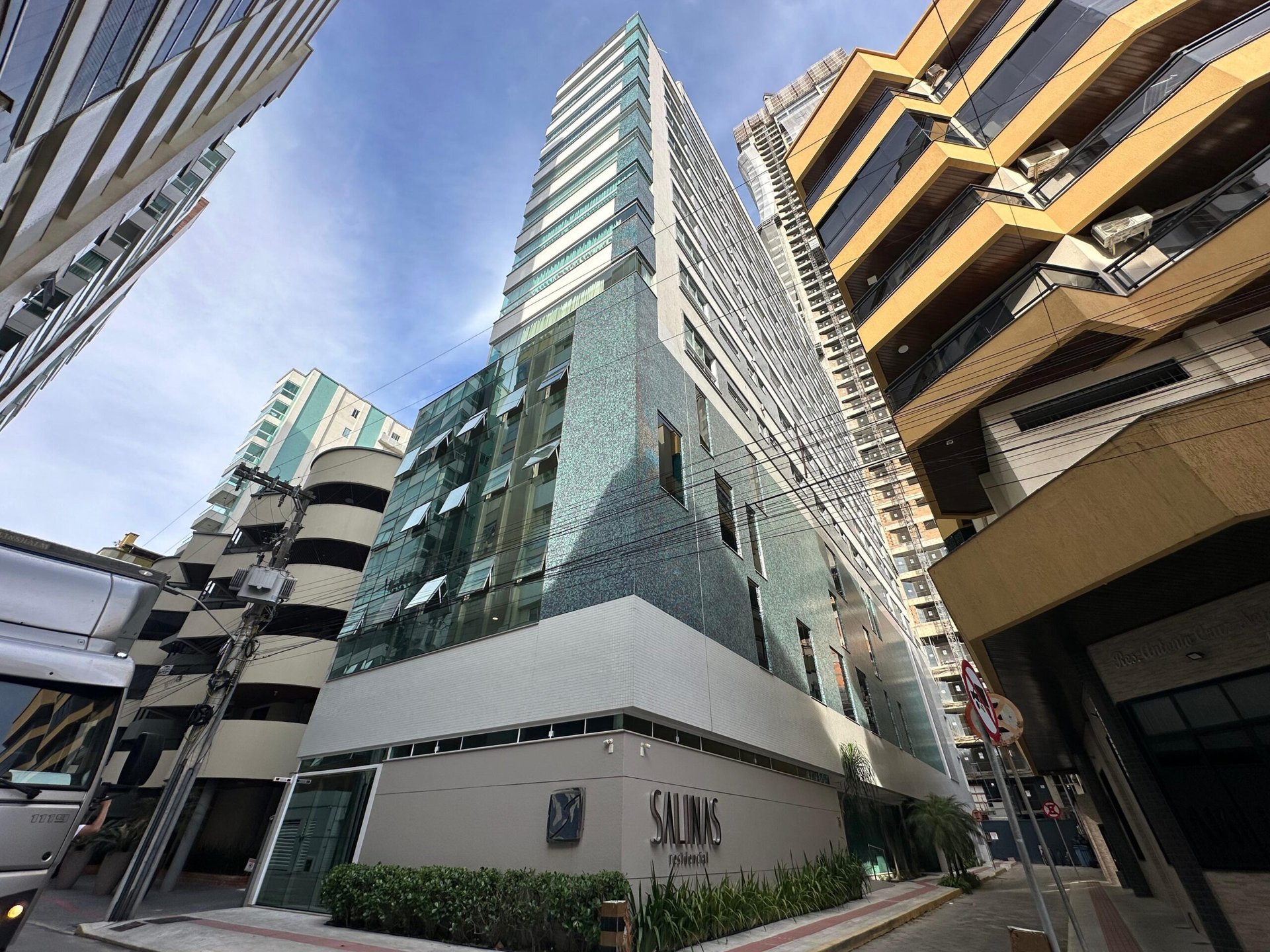 Apartamento 4 suítes no Salinas — Meia Praia, Itapema SC