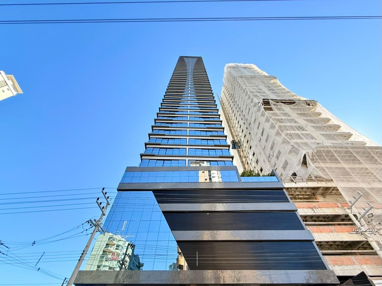Apartamento 4 suítes no Shanghai Tower — Meia Praia, Itapema SC