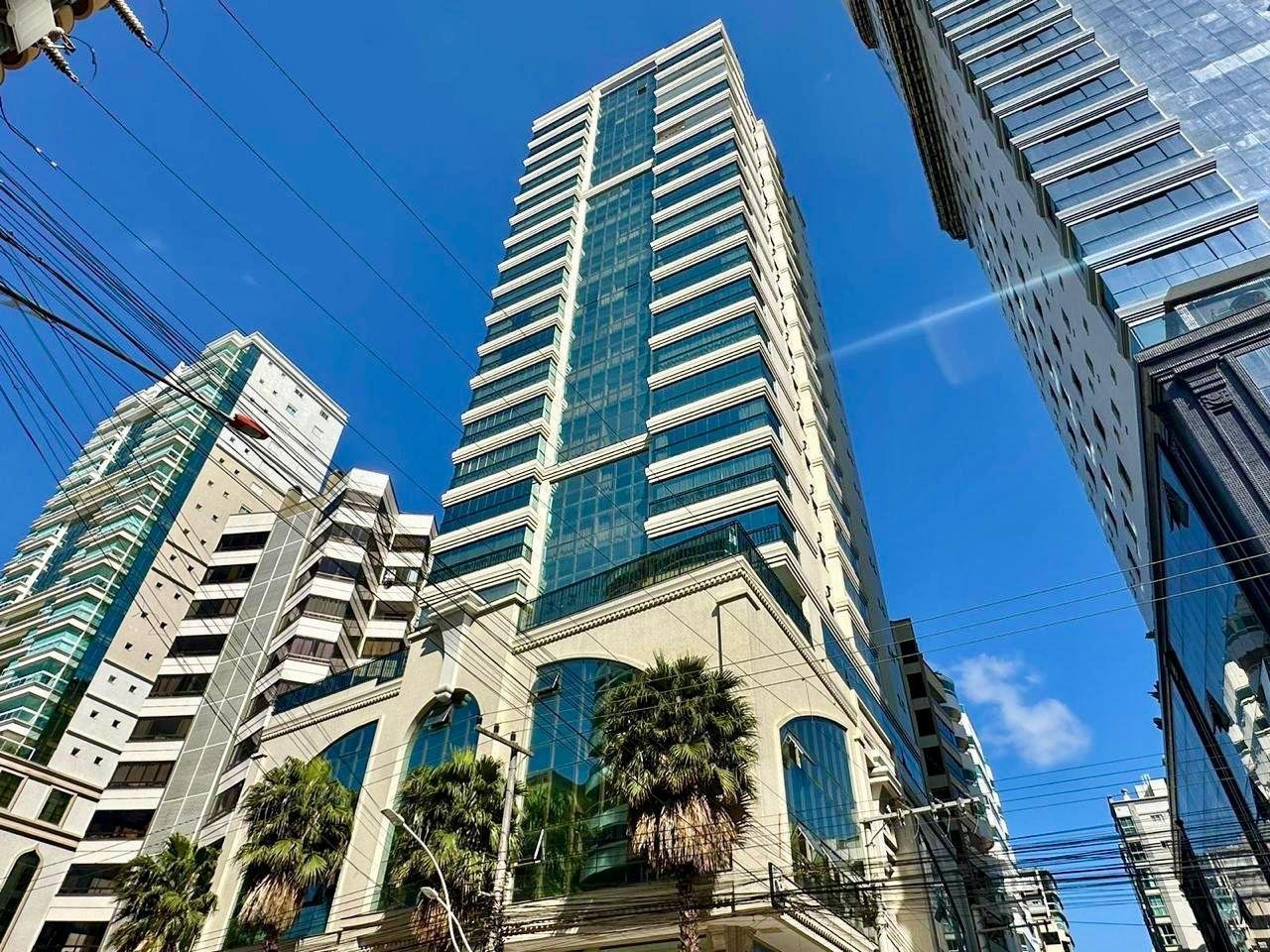 Apartamento 4 suítes no Villa de Siena — Meia Praia, Itapema SC
