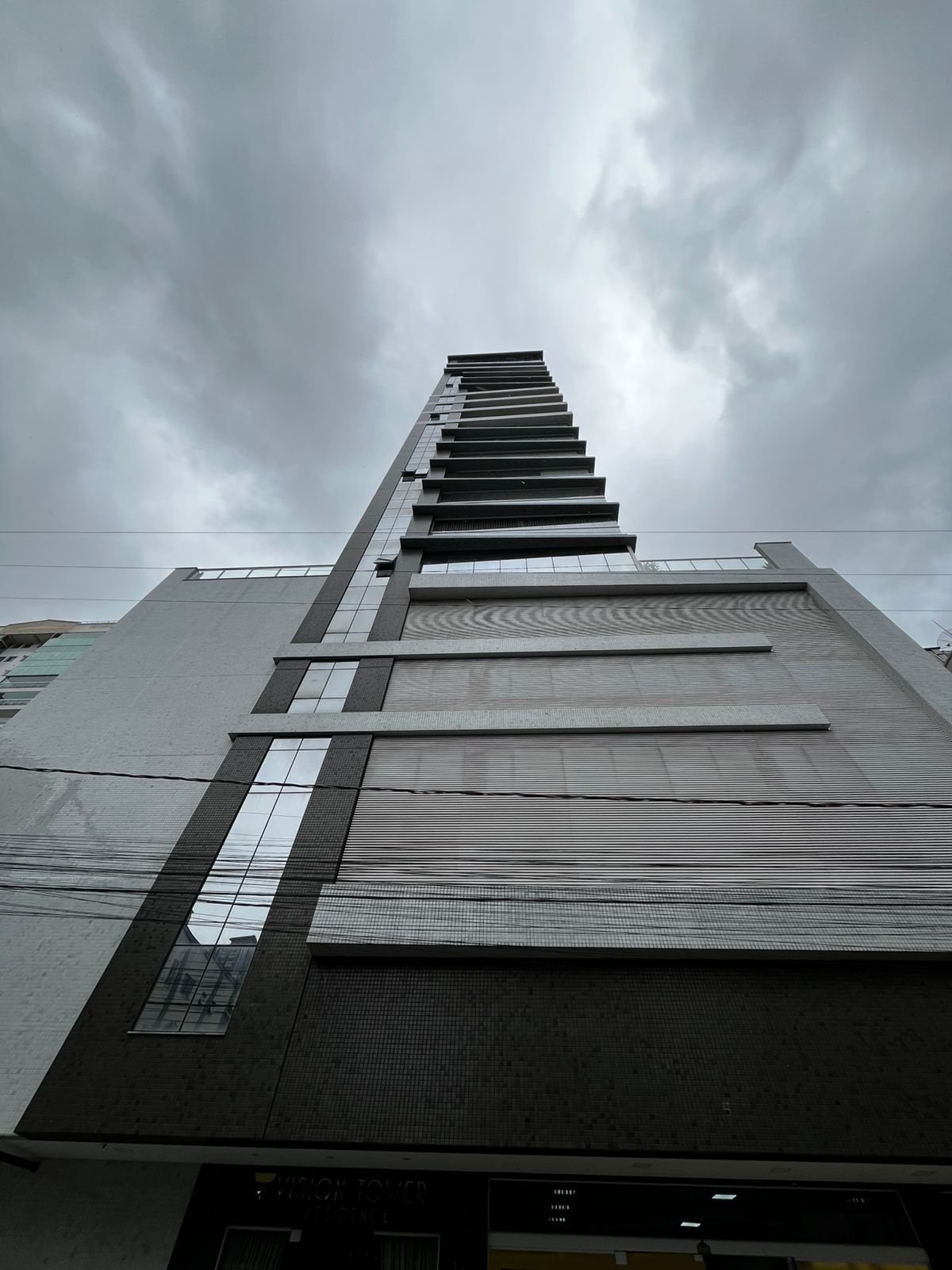 Apartamento 4 suítes no Vision Tower — Meia Praia, Itapema SC