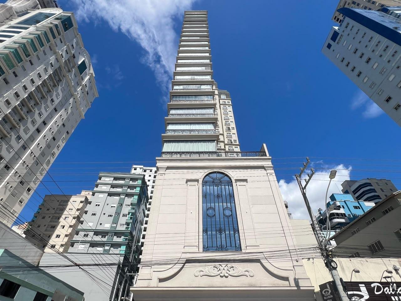 Apartamento 4 suítes no Vogue Maison — Meia Praia, Itapema SC