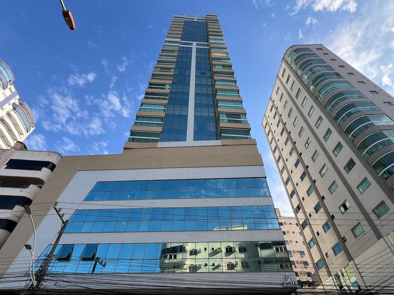Apartamento 5 suítes no Golden Home — Meia Praia, Itapema SC