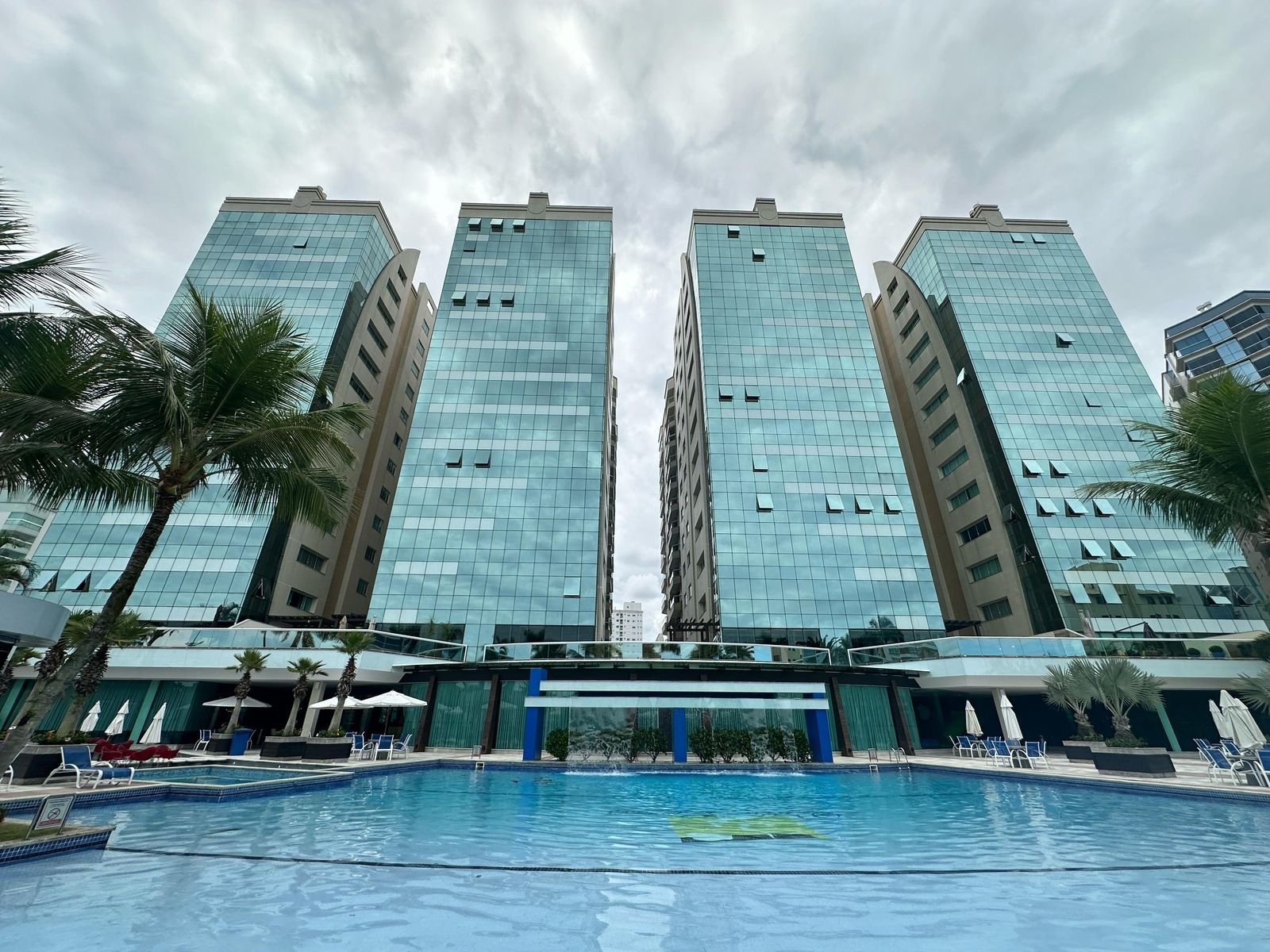Apartamento 5 suítes no Villa dos Corais — Centro, Itapema SC