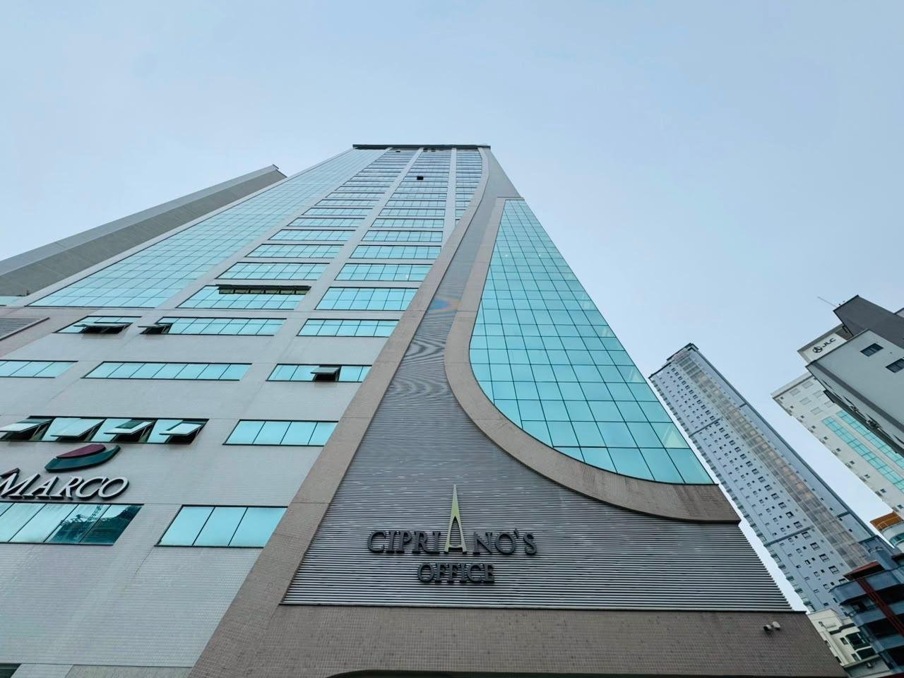 Ponto Comercial — Cipriano’s Office — Meia Praia, Itapema SC