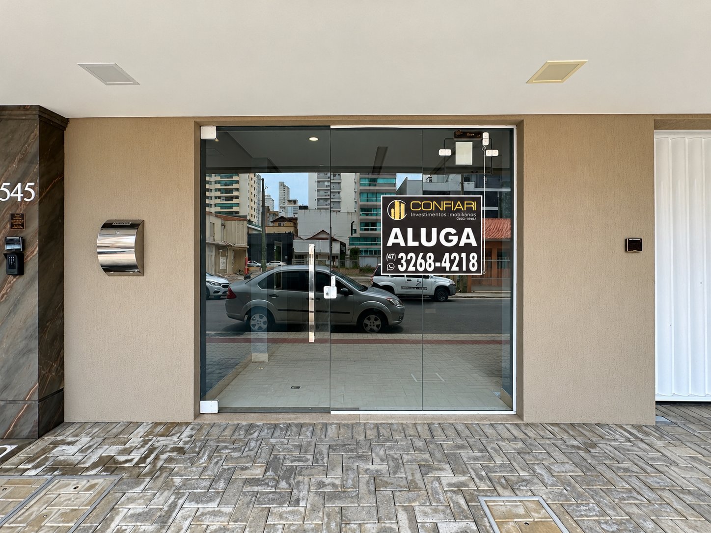 Sala Comercial no Meia Praia — foto 1