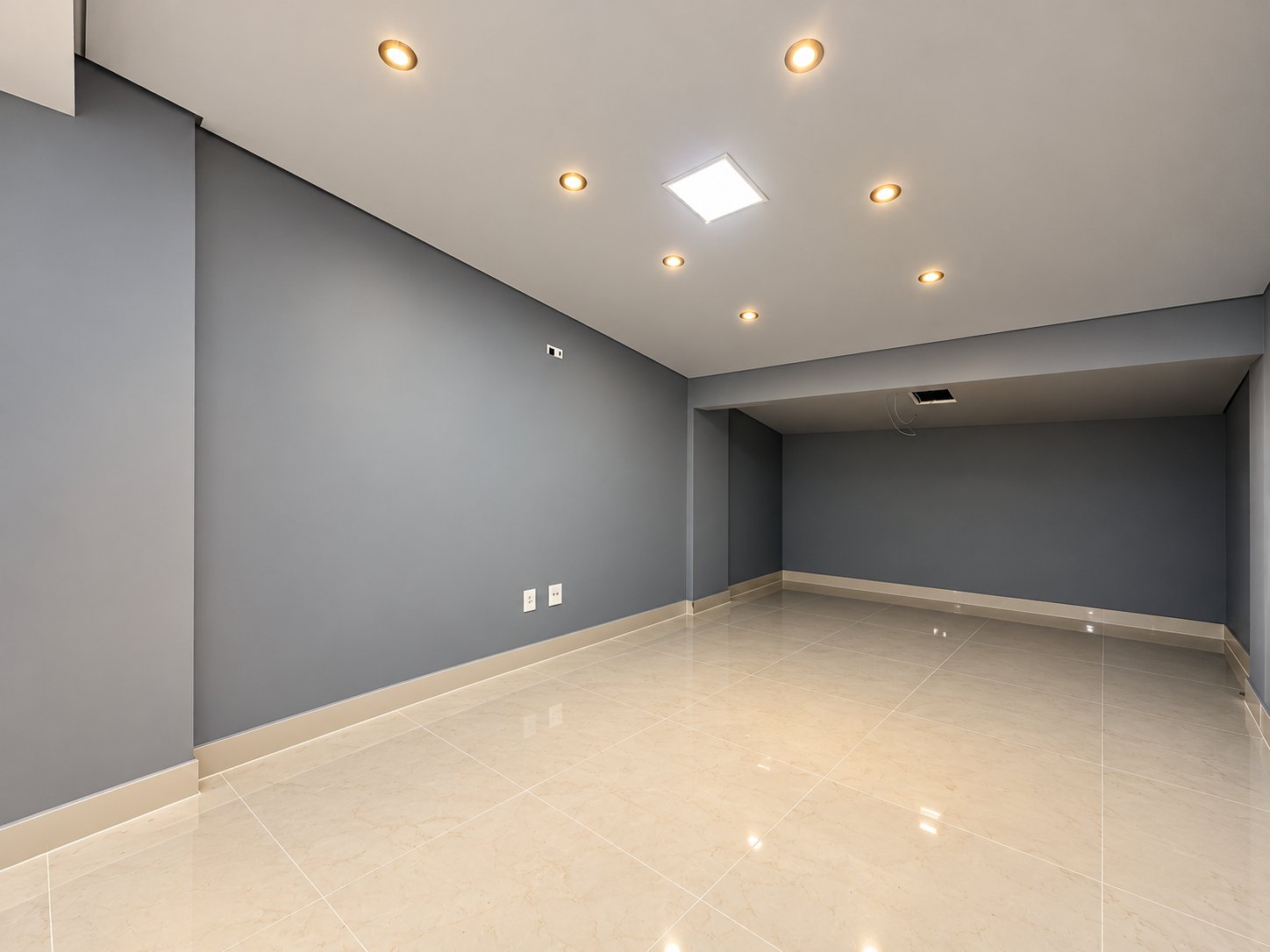 Sala Comercial no Meia Praia — foto 4
