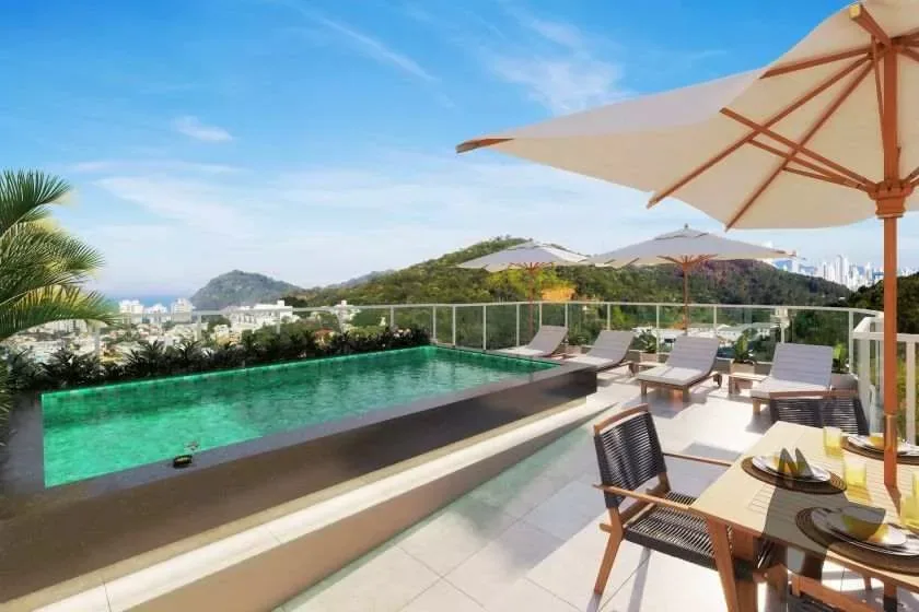 Piscina com vista para o mar no Palm Coast, na Praia Brava, em Itajaí — turismo e cruzeiros
