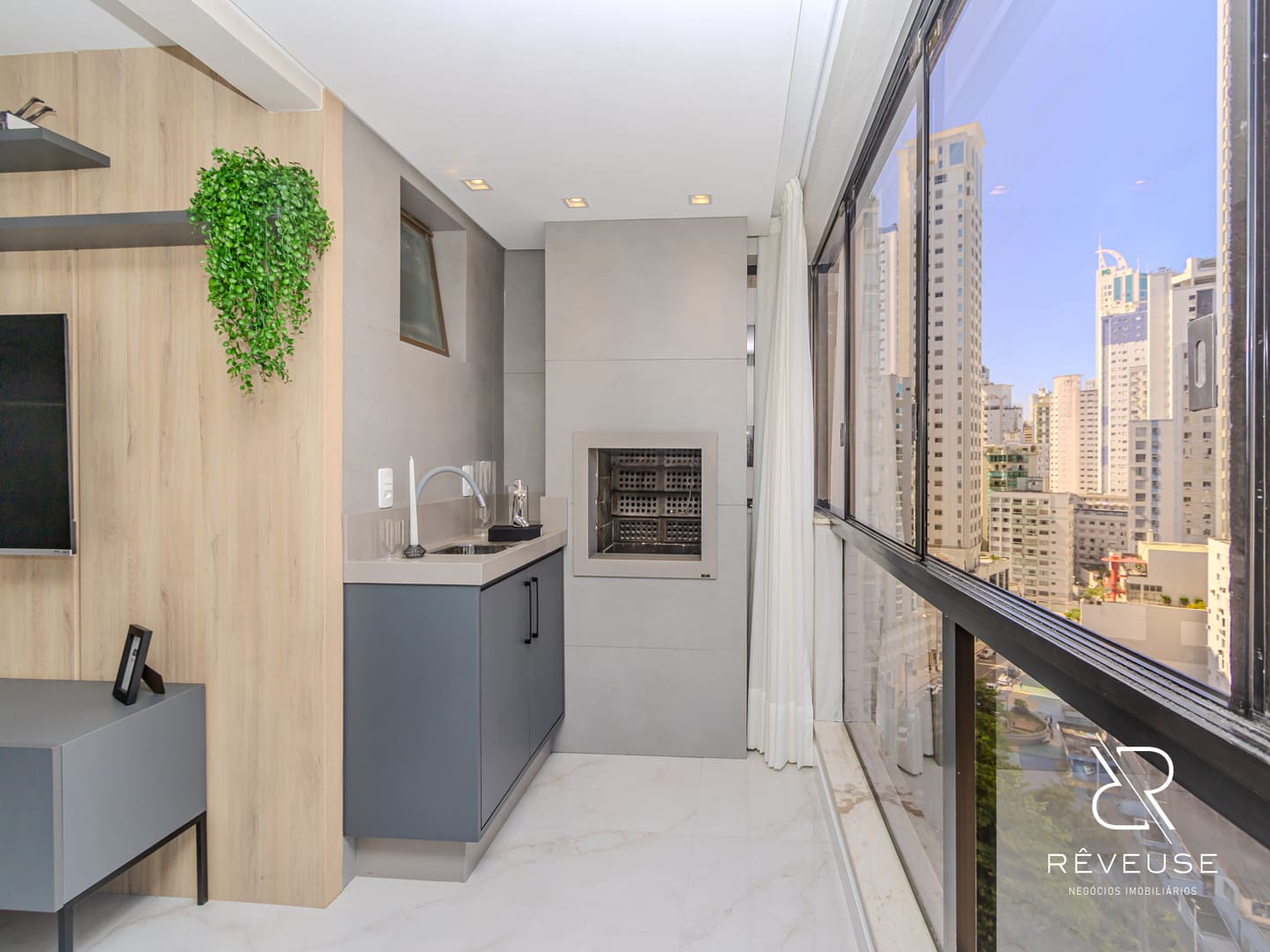 Apartamento no Atlântico Shopping em Balneário Camboriú