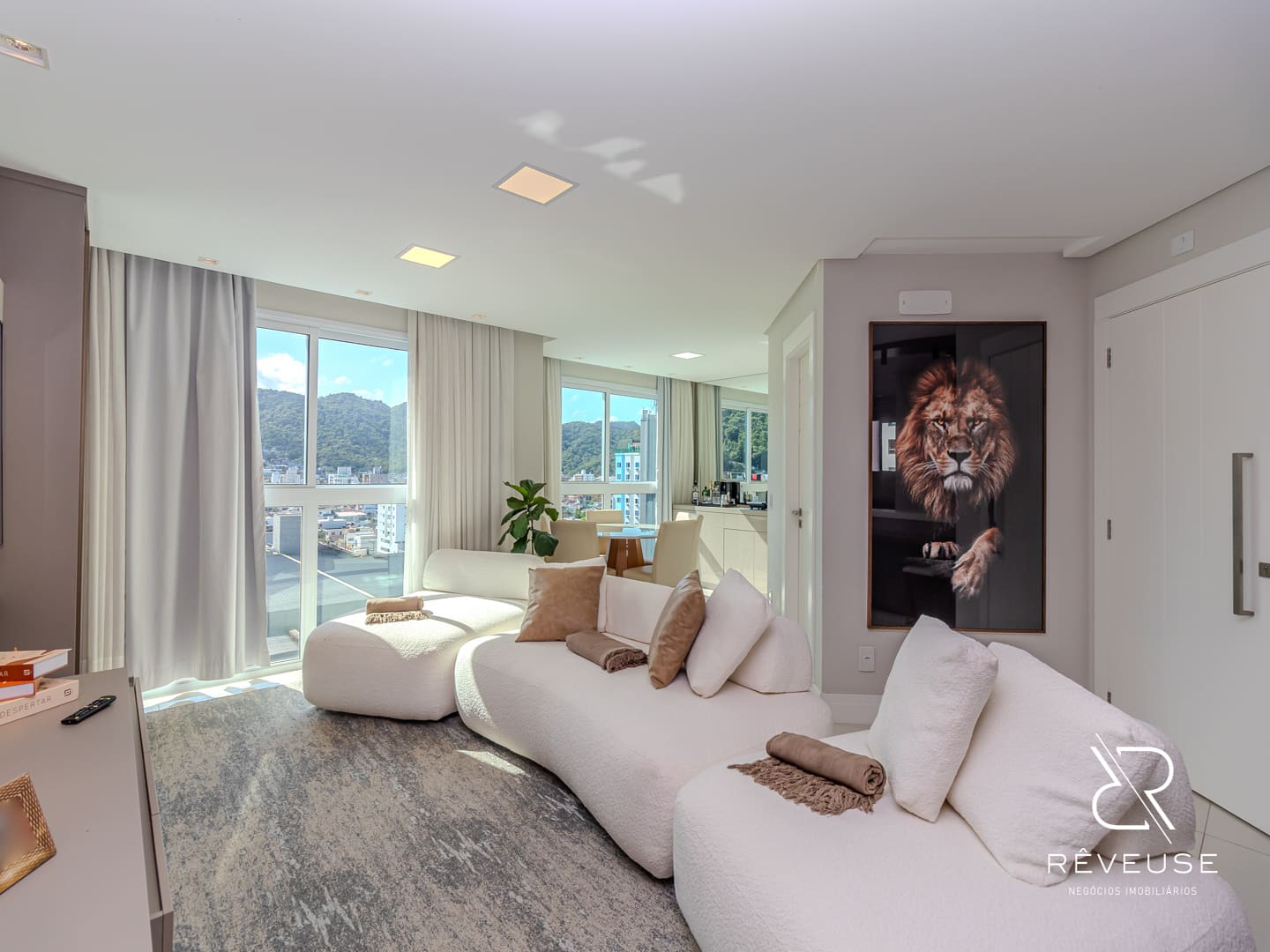 Apartamento no Falcon Tower em Balneário Camboriú — foto 2
