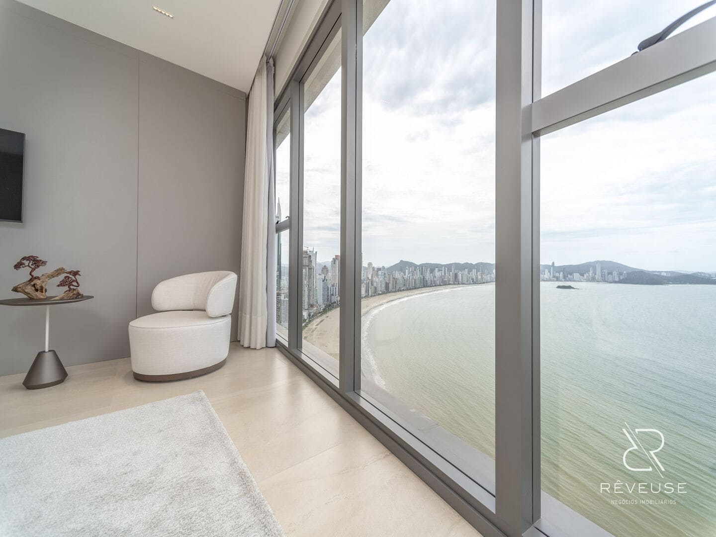 Apartamento no Edifício Pharos em Balneário Camboriú — foto 15