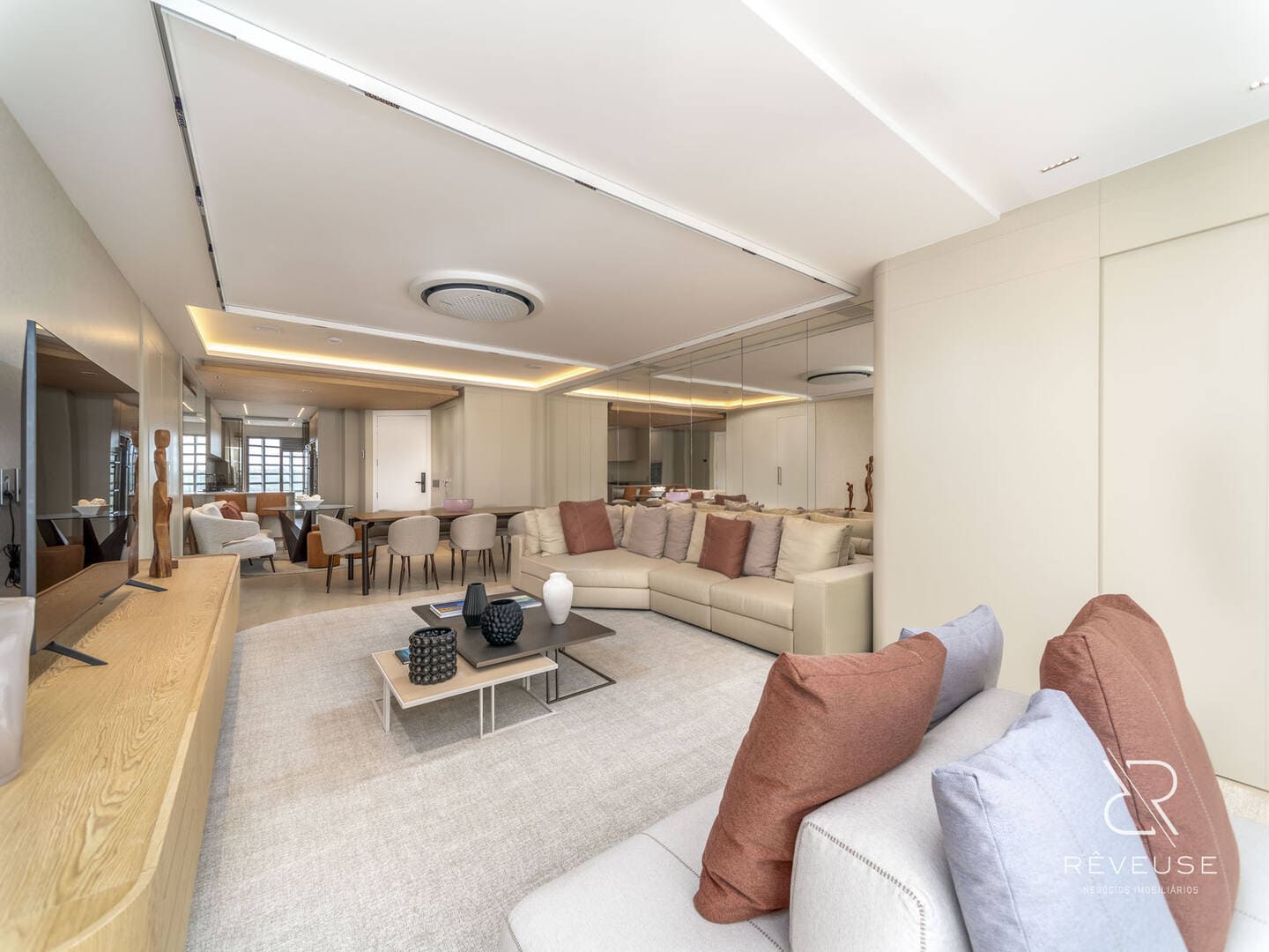 Apartamento no Edifício Pharos em Balneário Camboriú — foto 1