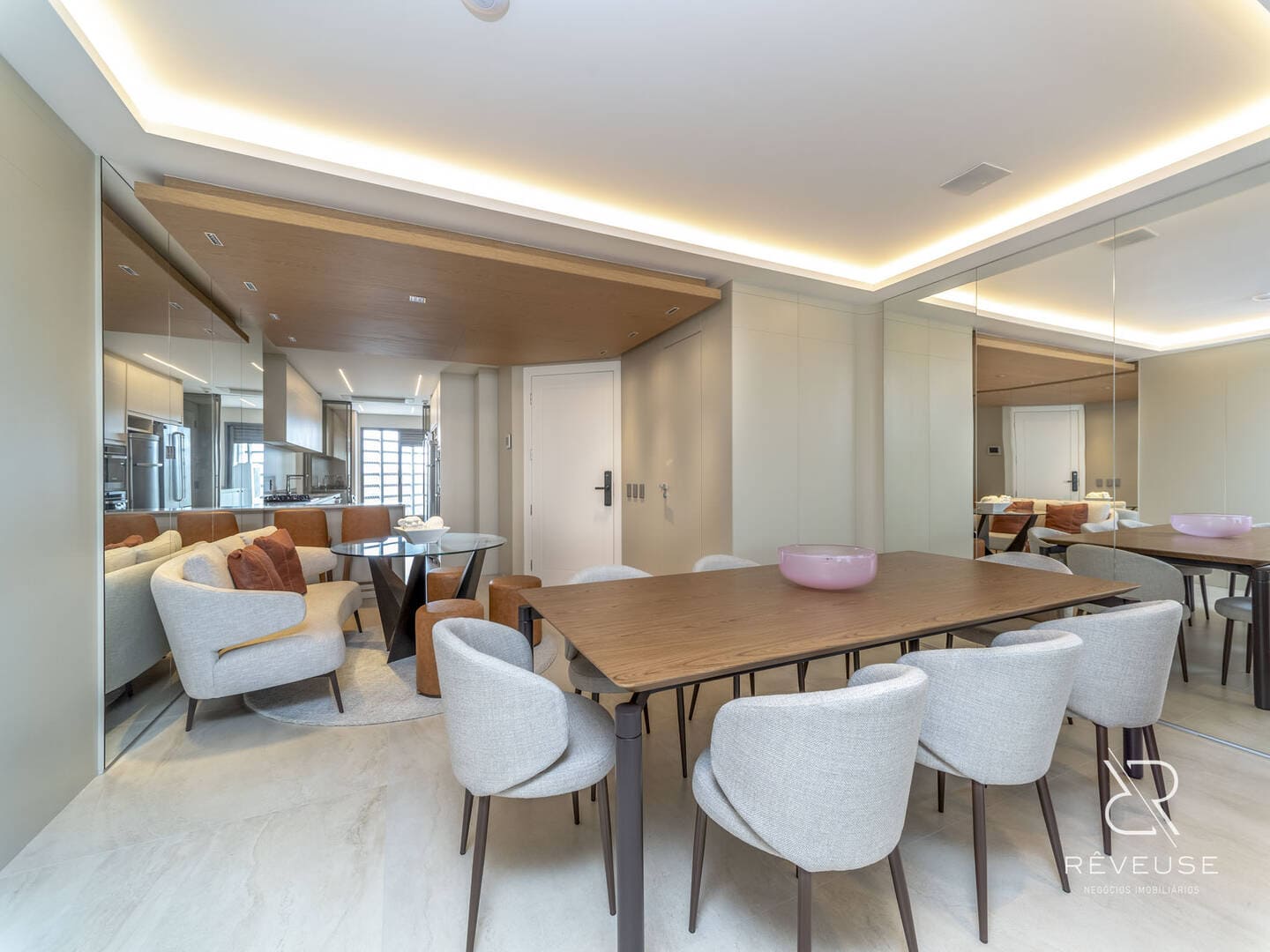 Apartamento no Edifício Pharos em Balneário Camboriú — foto 2
