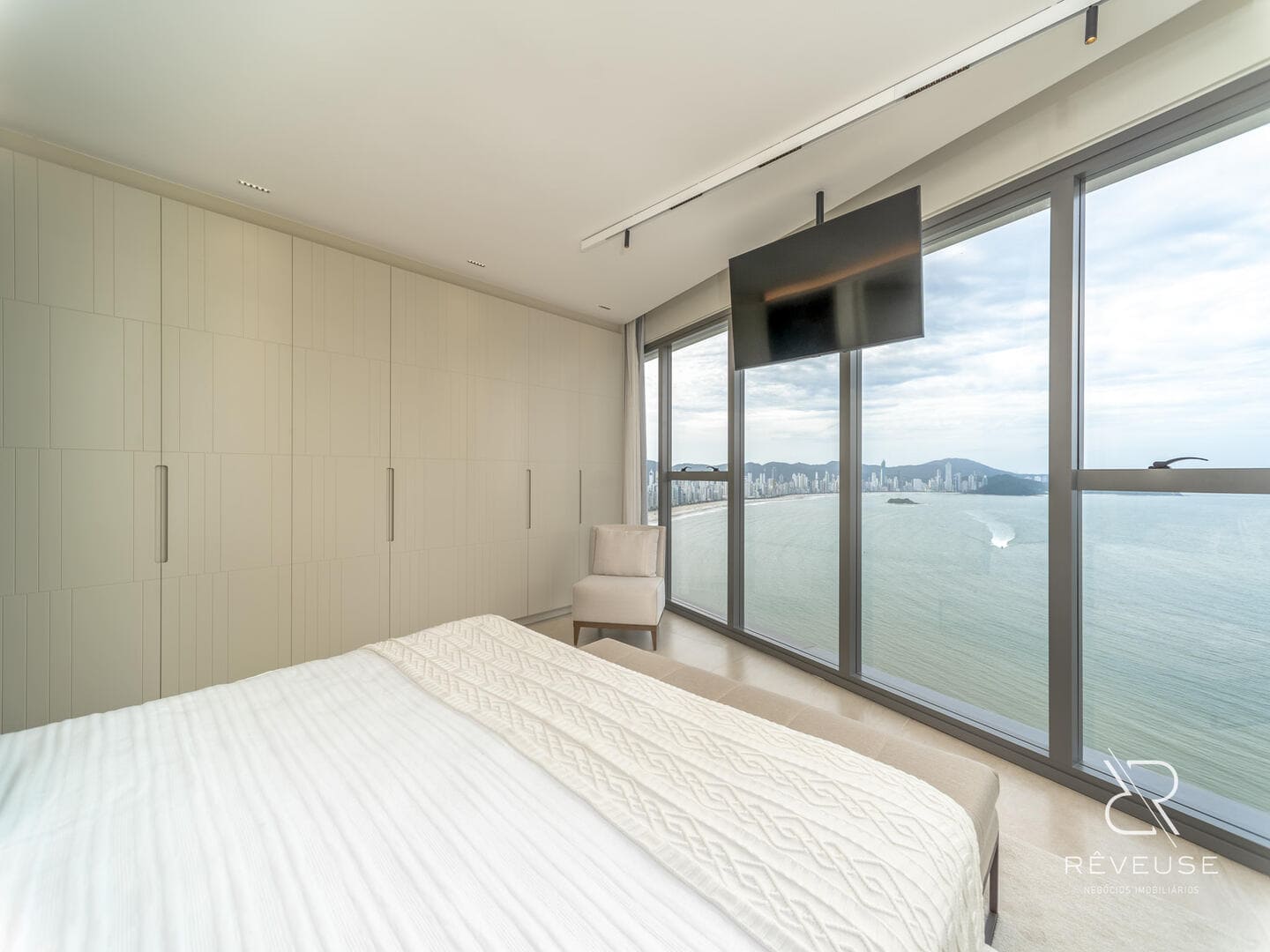 Apartamento no Edifício Pharos em Balneário Camboriú — foto 8