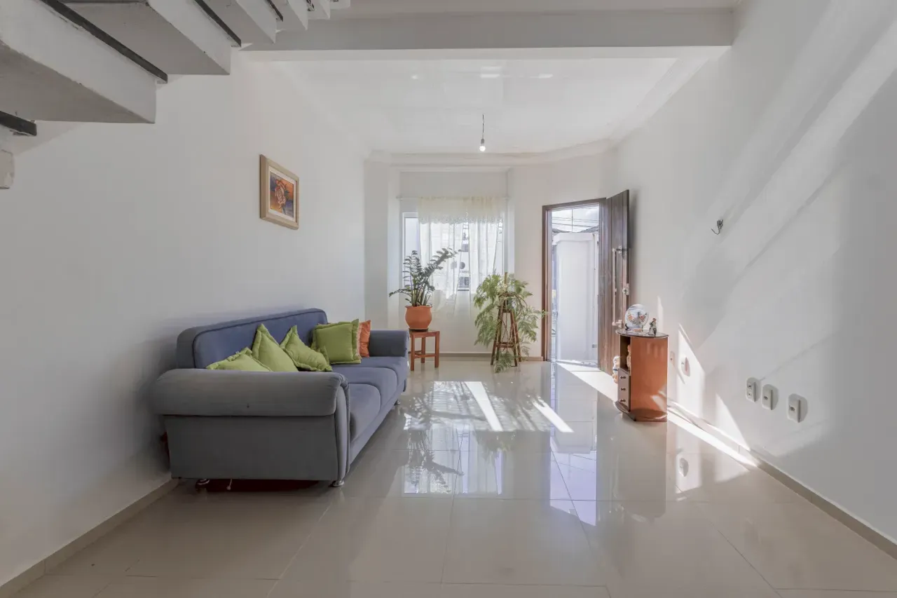 Casa com 3 suítes e 2 vagas de garagem no Centro de Balneário Camboriú.