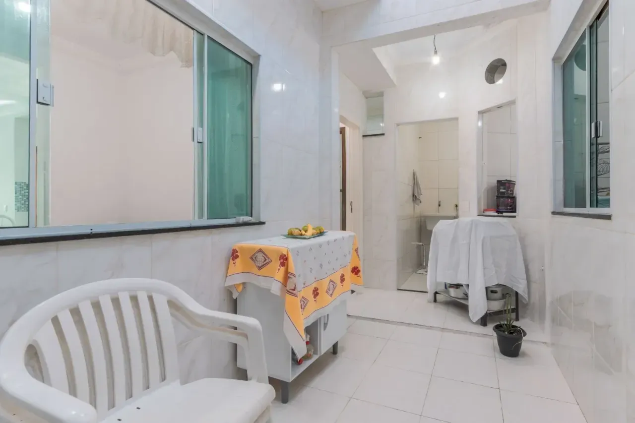Casa com 3 suítes e 2 vagas de garagem no Centro de Balneário Camboriú. — foto 17