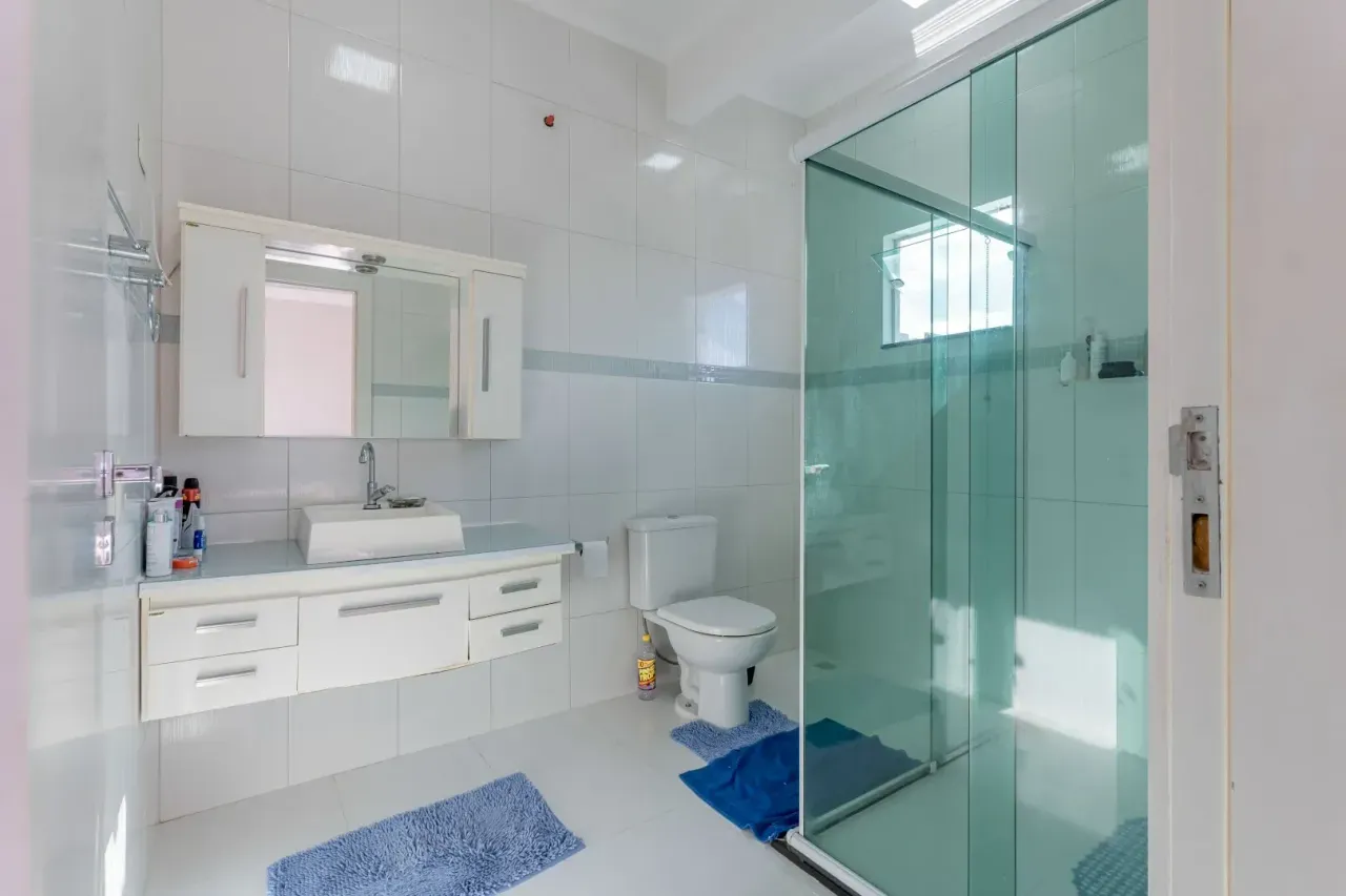 Casa com 3 suítes e 2 vagas de garagem no Centro de Balneário Camboriú. — foto 11