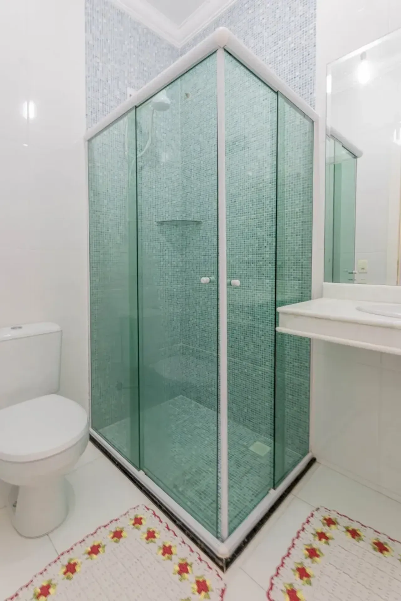 Casa com 3 suítes e 2 vagas de garagem no Centro de Balneário Camboriú. — foto 16