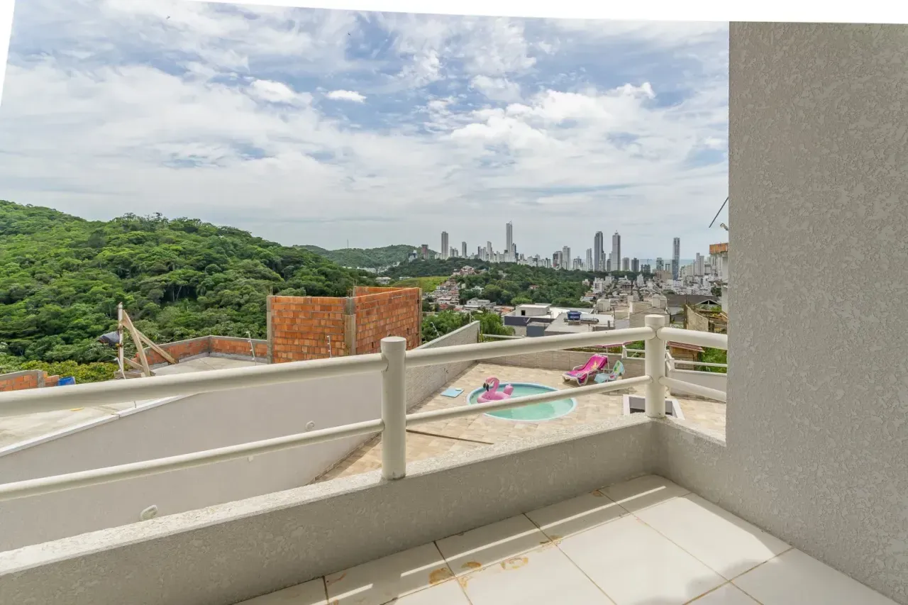 Casa com 4 dormitórios sendo 2 suítes e 2 vagas de garagem no Bairro Nações em Balneário Camboriú — foto 18