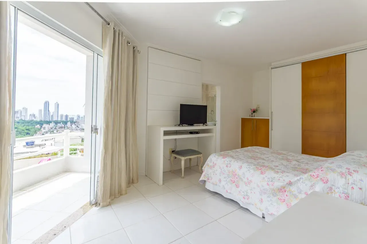 Casa com 4 dormitórios sendo 2 suítes e 2 vagas de garagem no Bairro Nações em Balneário Camboriú — foto 17
