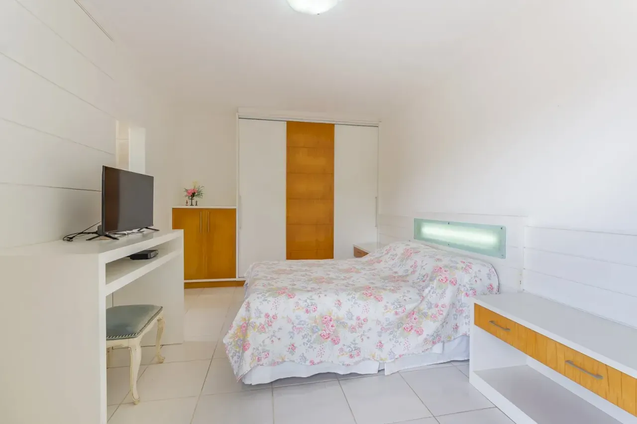 Casa com 4 dormitórios sendo 2 suítes e 2 vagas de garagem no Bairro Nações em Balneário Camboriú — foto 14