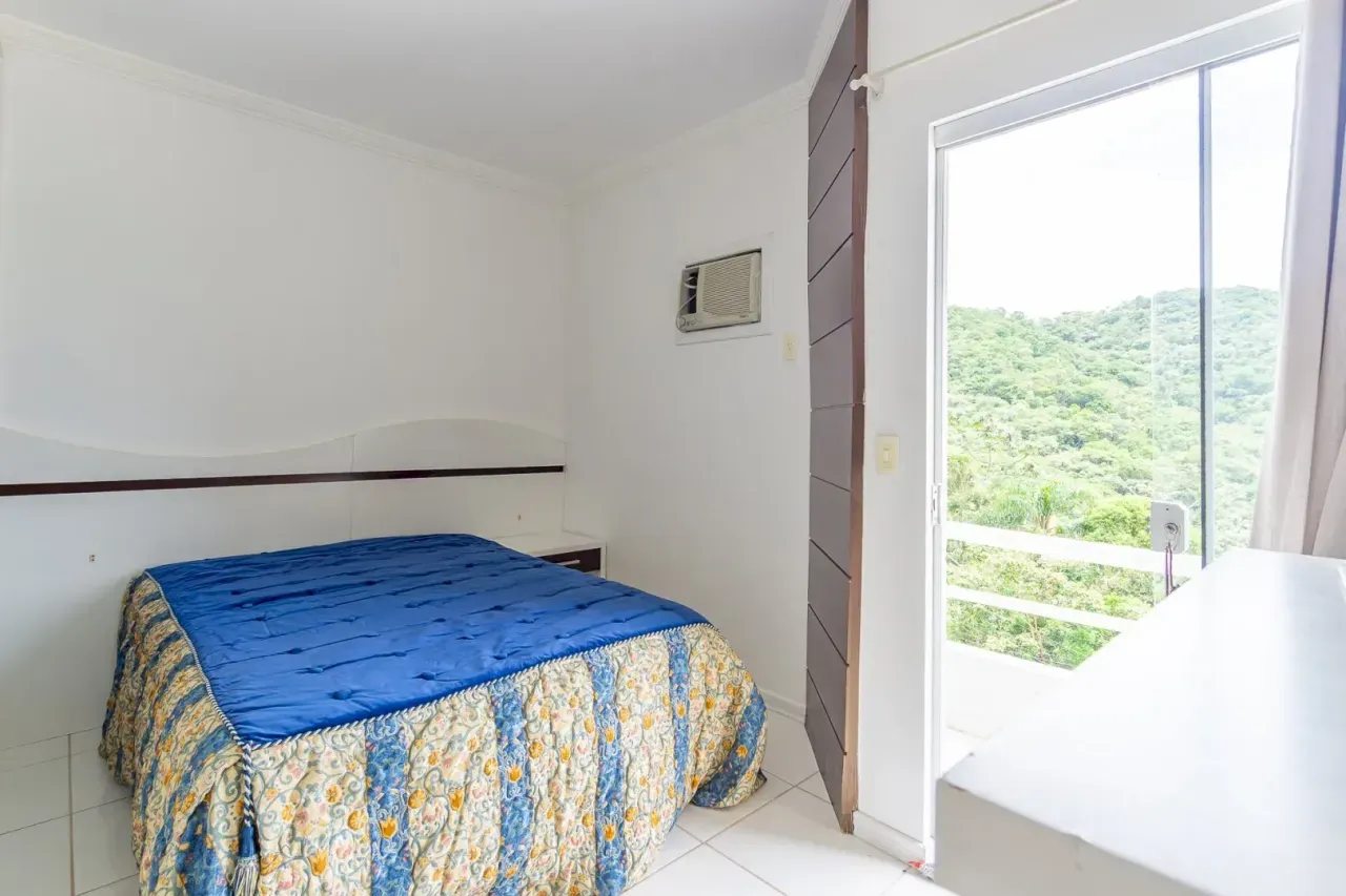 Casa com 4 dormitórios sendo 2 suítes e 2 vagas de garagem no Bairro Nações em Balneário Camboriú — foto 13