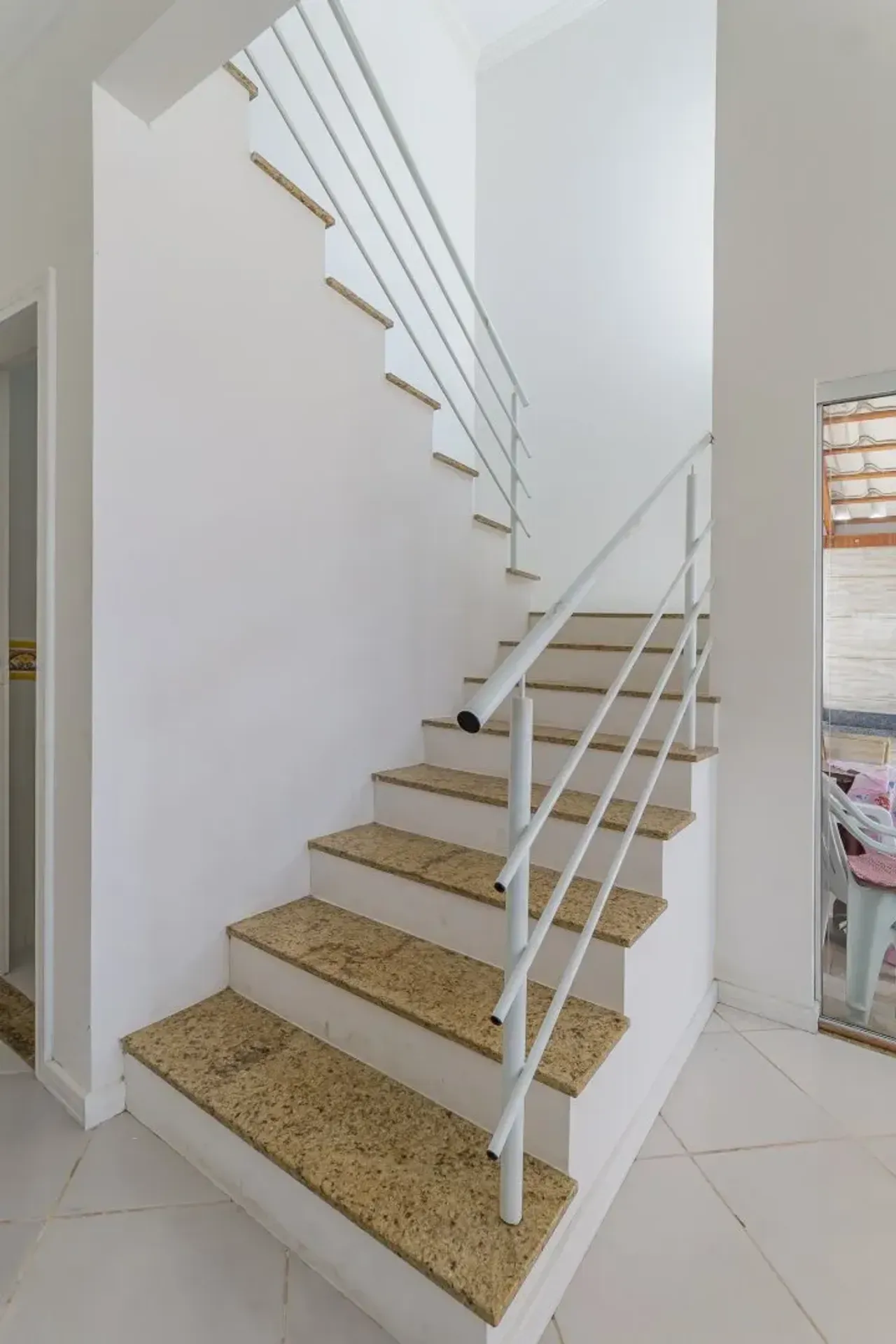 Casa com 4 dormitórios sendo 2 suítes e 2 vagas de garagem no Bairro Nações em Balneário Camboriú — foto 8