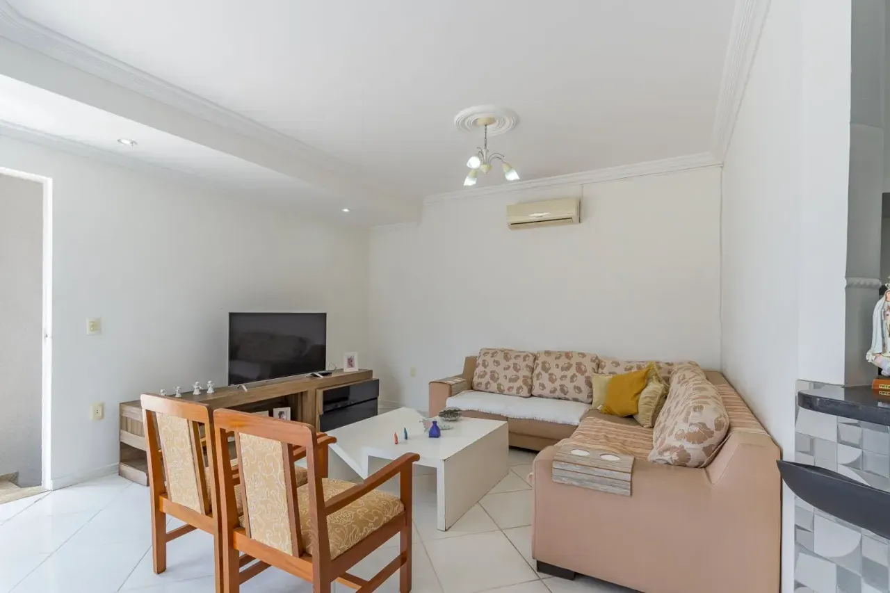 Casa com 4 dormitórios sendo 2 suítes e 2 vagas de garagem no Bairro Nações em Balneário Camboriú — foto 6