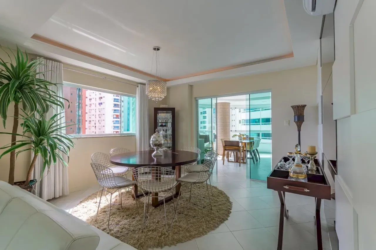 Apartamento no Edifício Residencial Petrópolis com 3 suítes em Balneário Camboriú — foto 2