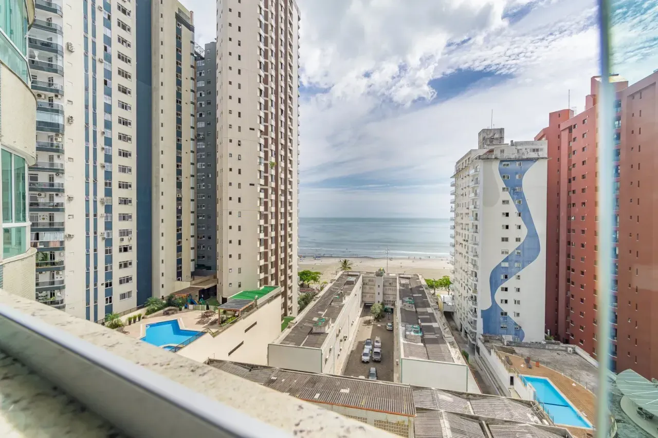 Apartamento no Edifício Residencial Petrópolis com 3 suítes em Balneário Camboriú — foto 4