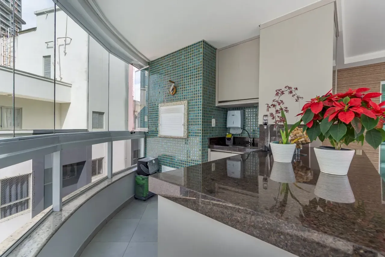 Apartamento no Edifício Residencial Petrópolis com 3 suítes em Balneário Camboriú — foto 5
