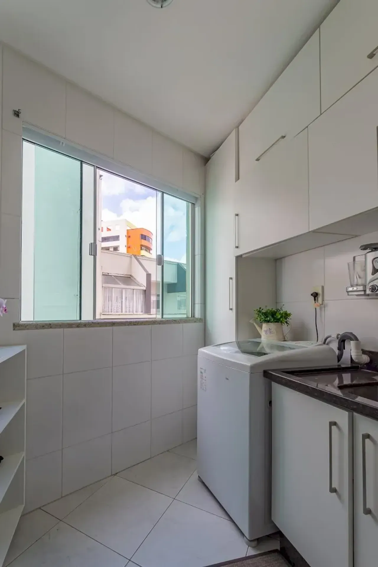 Apartamento no Edifício Residencial Petrópolis com 3 suítes em Balneário Camboriú — foto 12