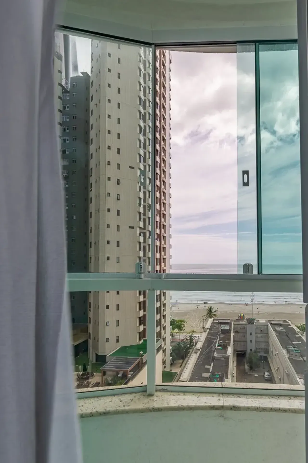 Apartamento no Edifício Residencial Petrópolis com 3 suítes em Balneário Camboriú — foto 16